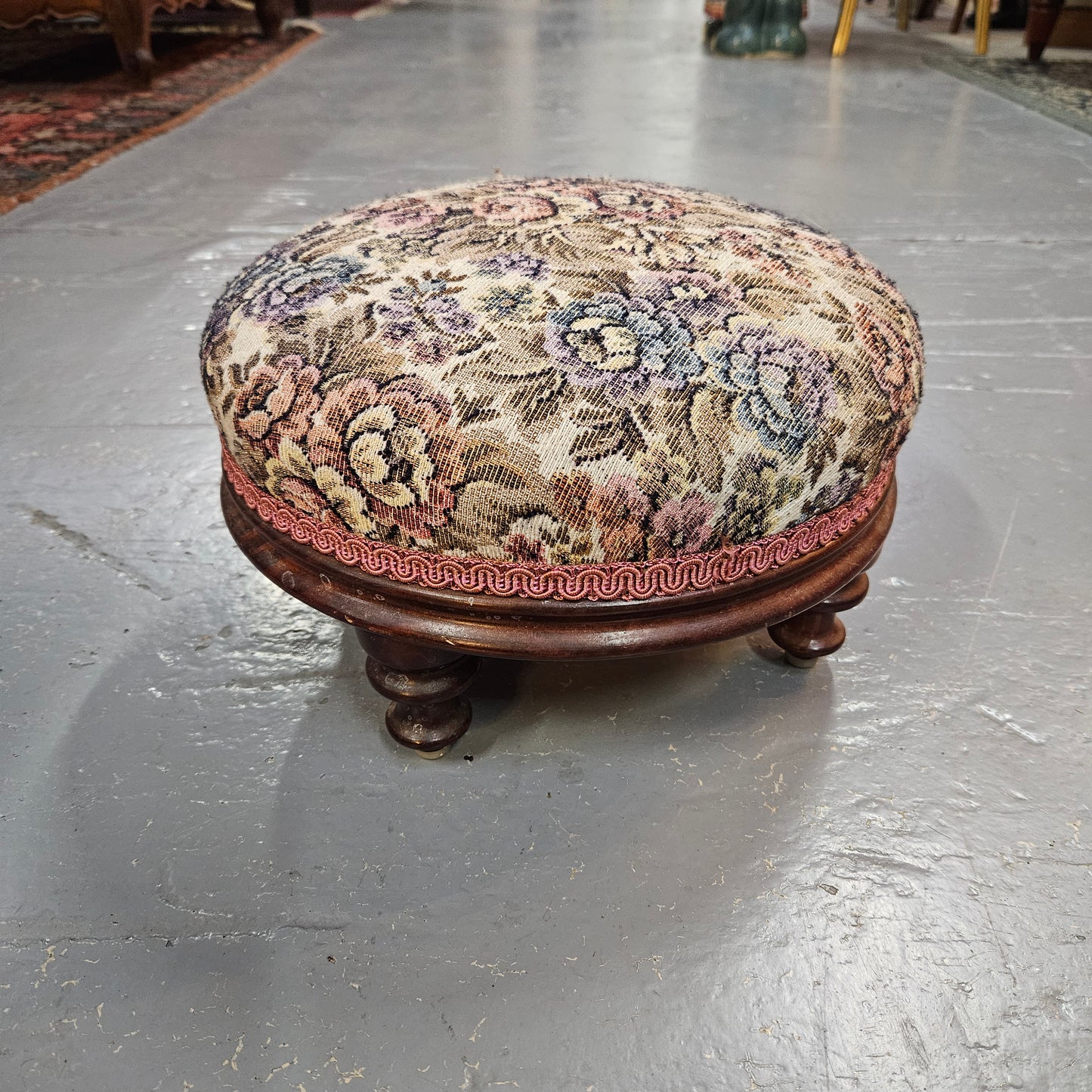 Lovely Victorian nicely upholstered footstool. It is in good original condition. Please see photos as they form part of the description.