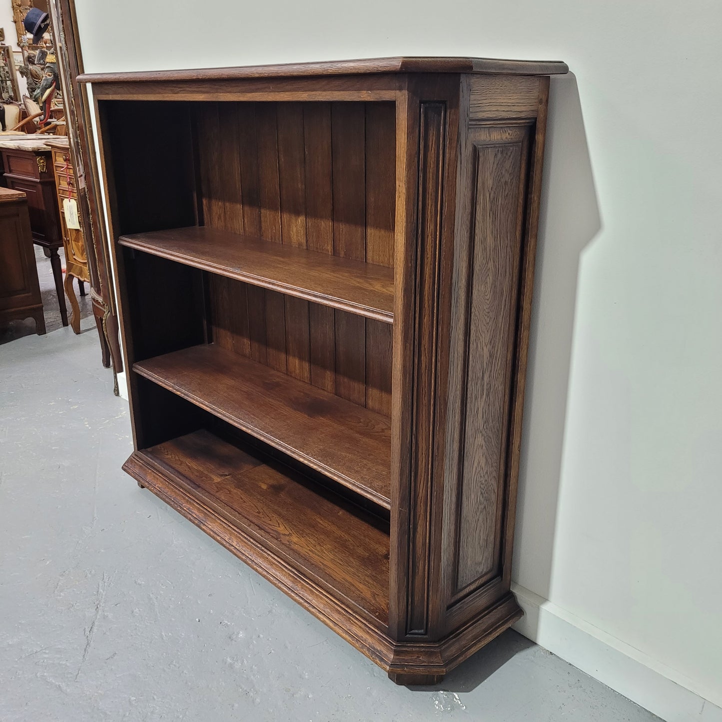 Stunning and hard to find French Oak open bookcase with 2 shelves, it is also in great original detailed condition. Please view photos as they form part of the description.