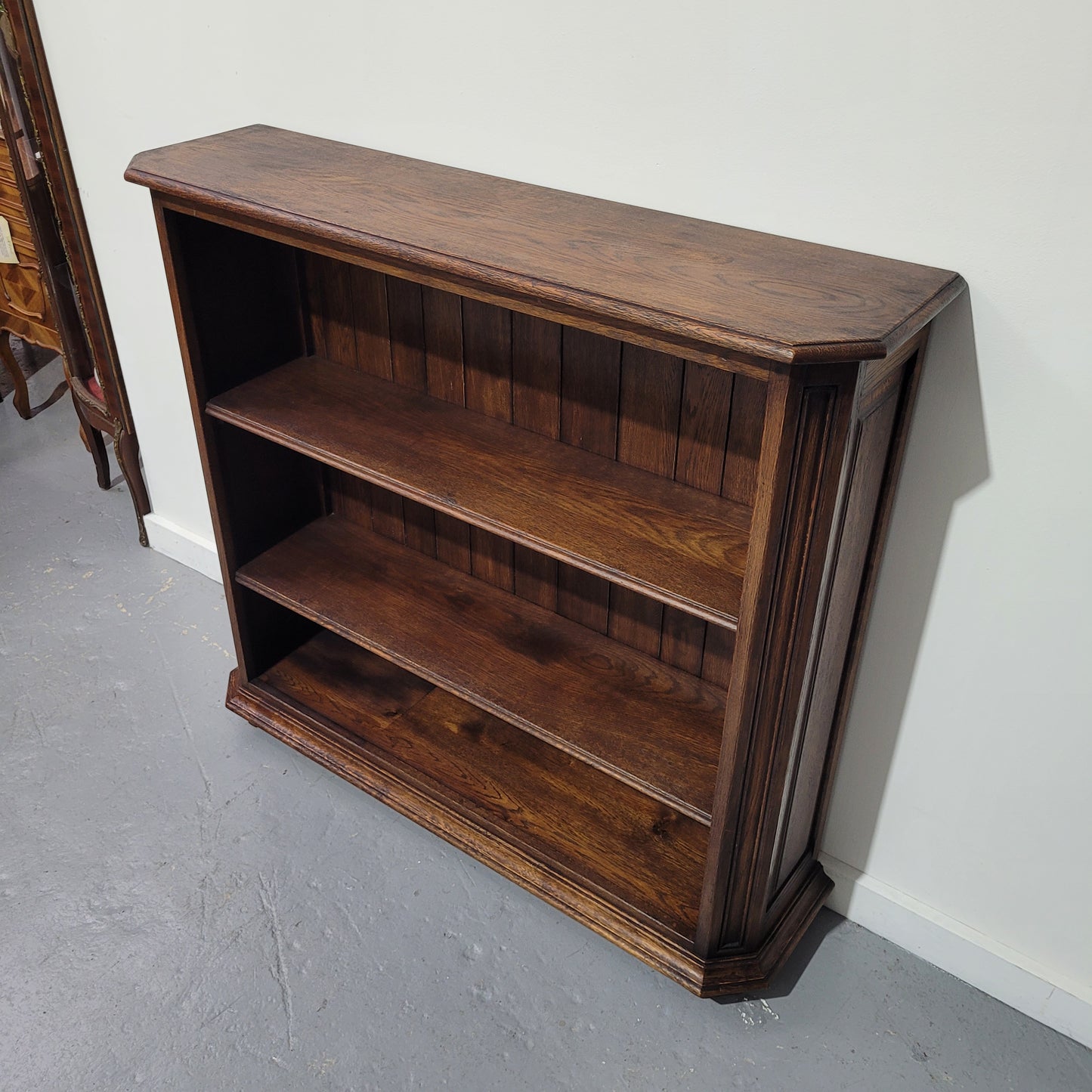 Stunning and hard to find French Oak open bookcase with 2 shelves, it is also in great original detailed condition. Please view photos as they form part of the description.