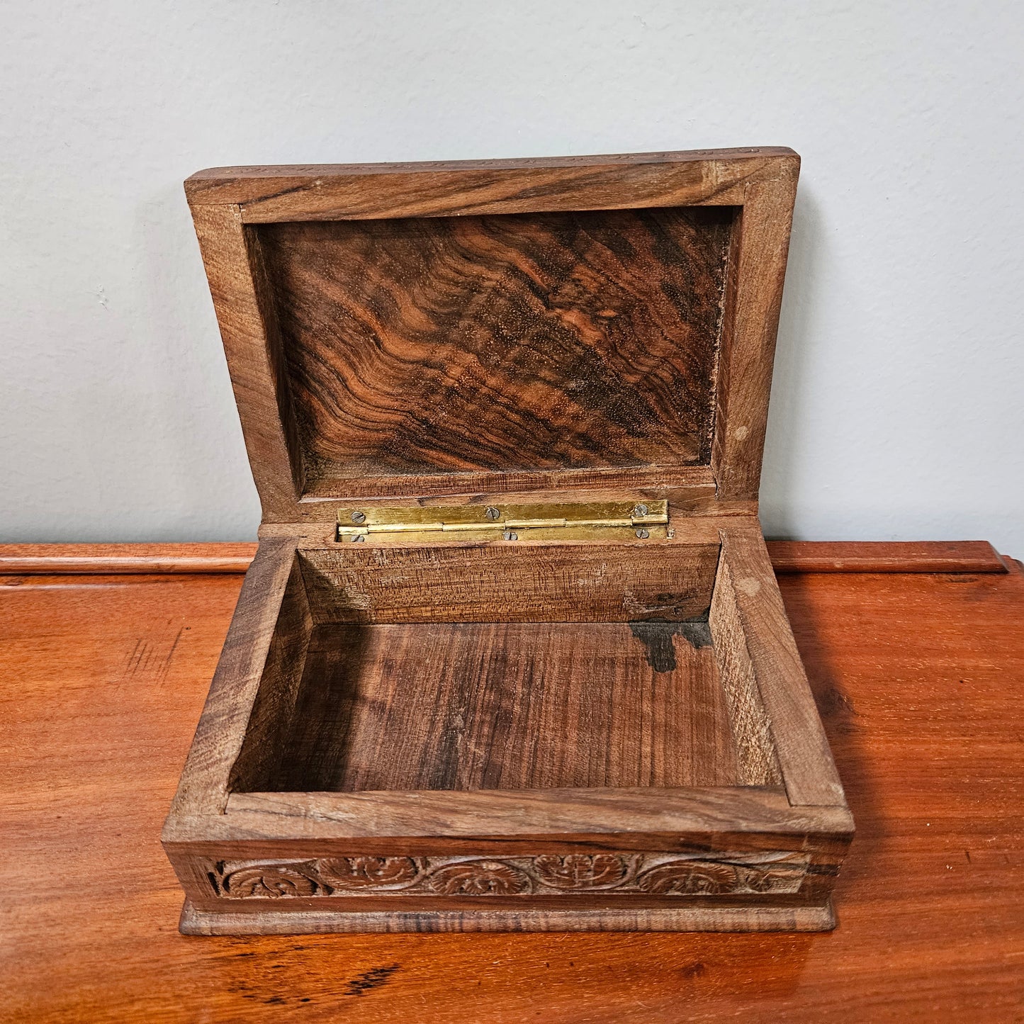 Antique hand carved trinket/ jewellery box. In good original condition, please view photos as they help form part of the description.