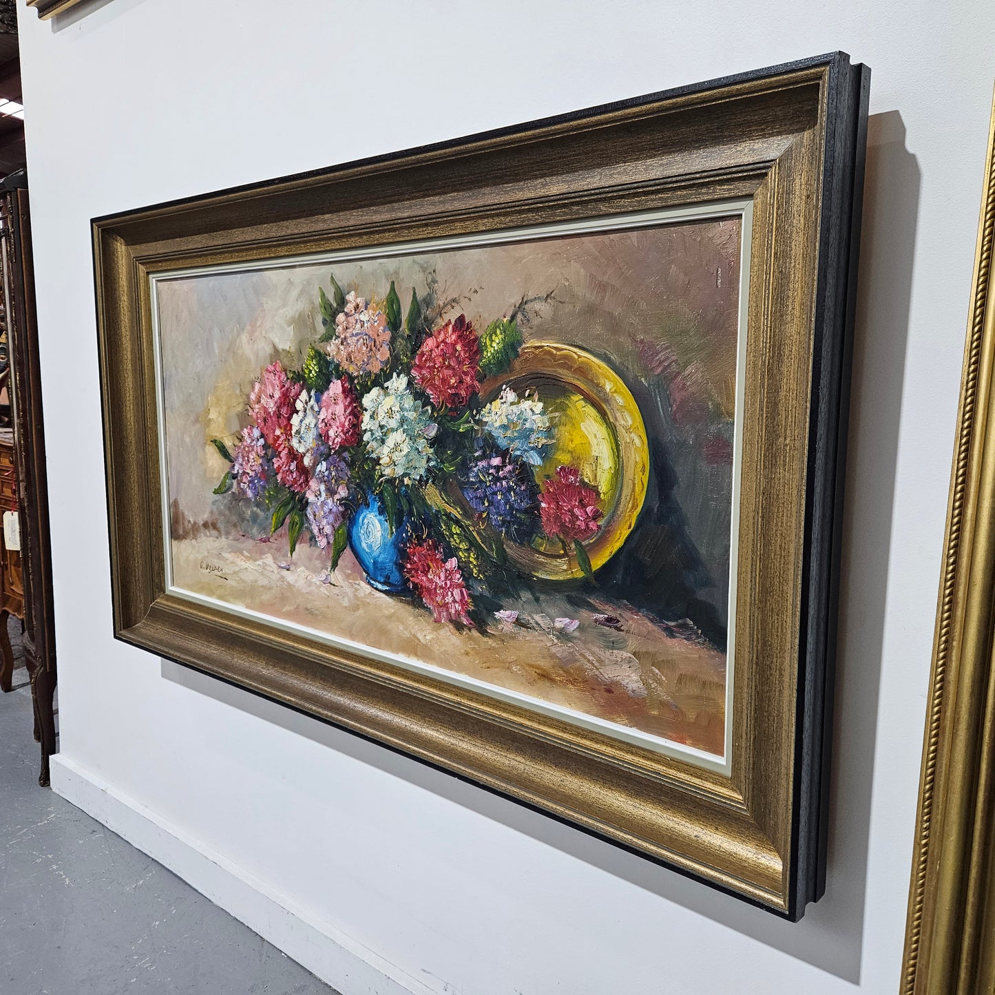Stunning large floral oil on canvas painting in great original condition. Please see photos as they form part of the description