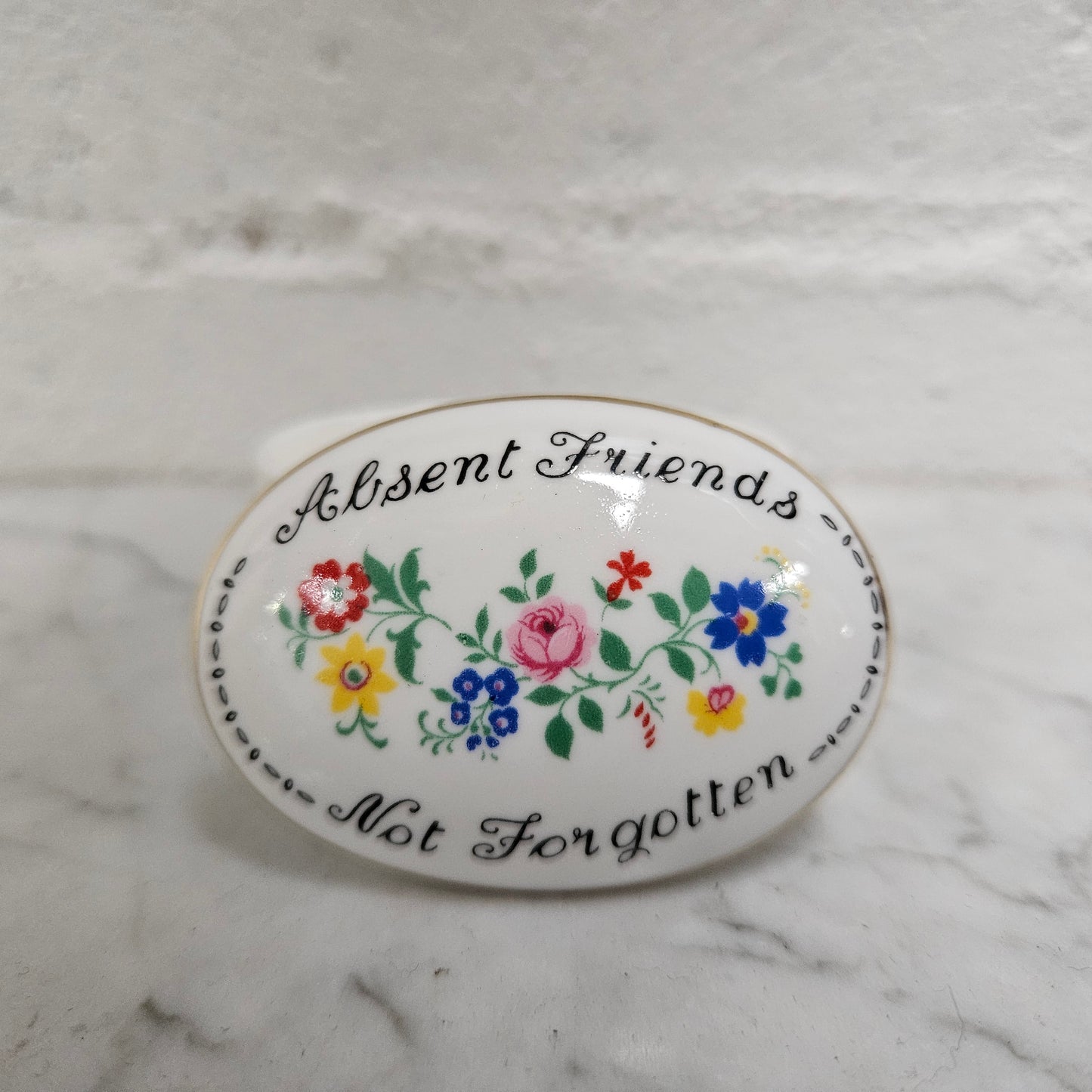Charming floral lidded trinket box with "Absent Friends Not Forgotten" message. Please see photos as they form part of the description.