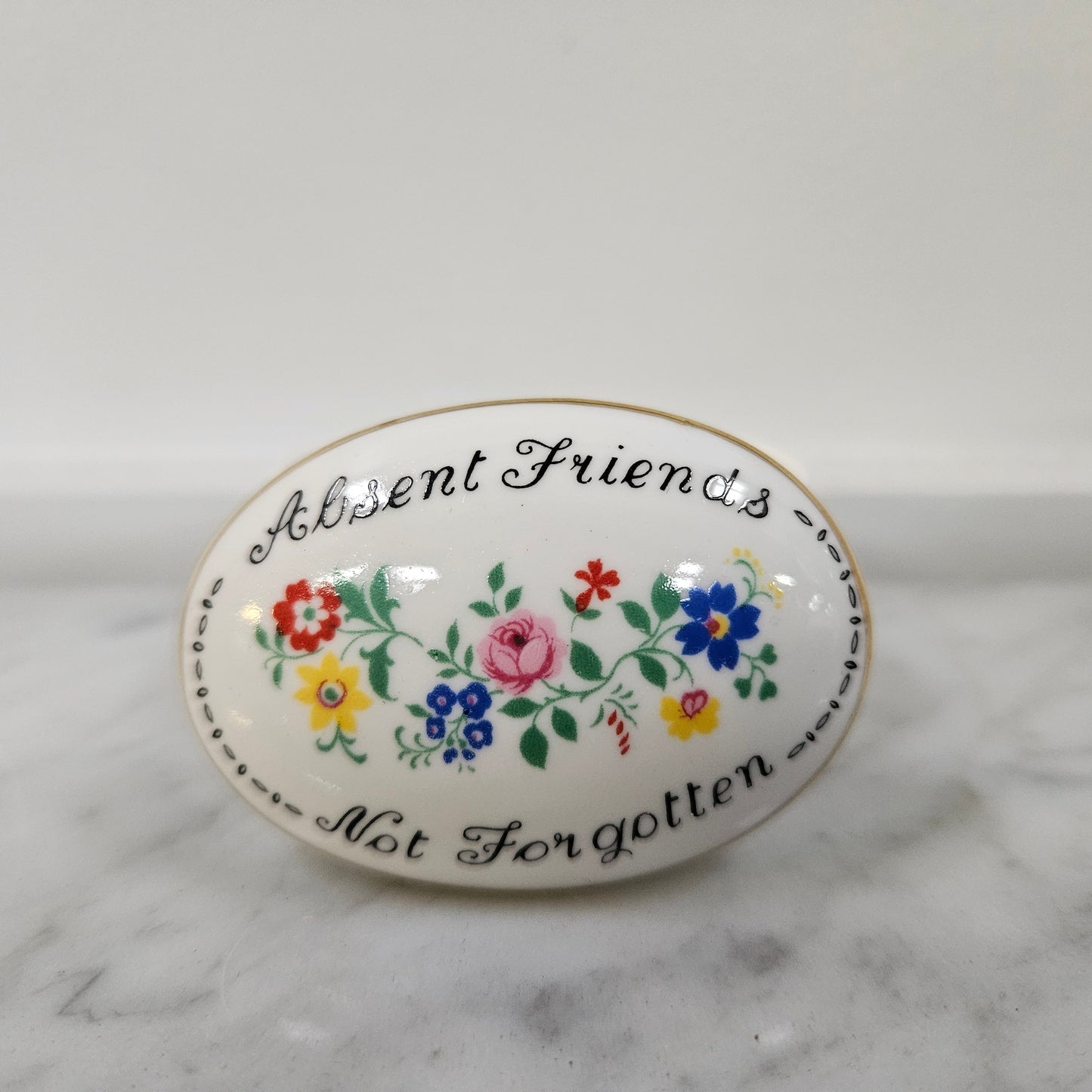 Charming floral lidded trinket box with "Absent Friends Not Forgotten" message. Please see photos as they form part of the description.