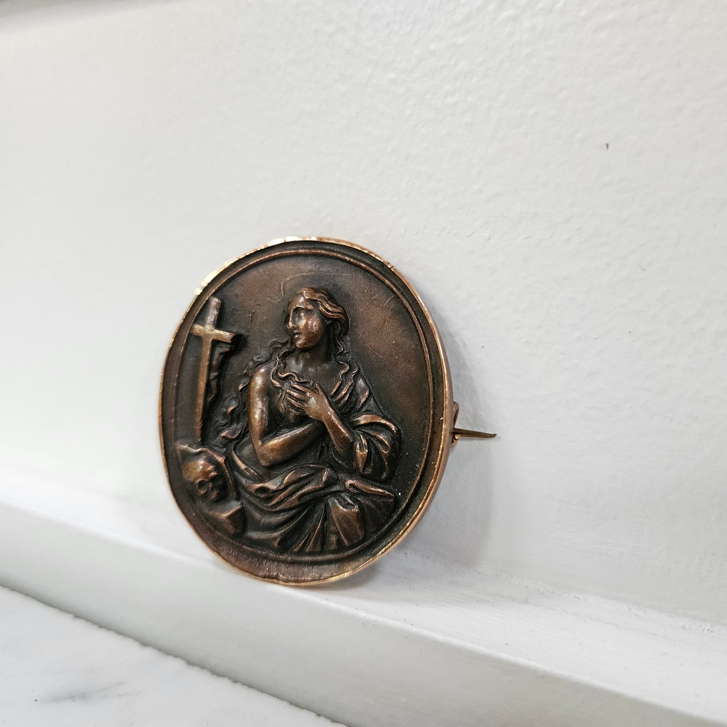 Antique Religious Brooch in 9ct Gold Frame