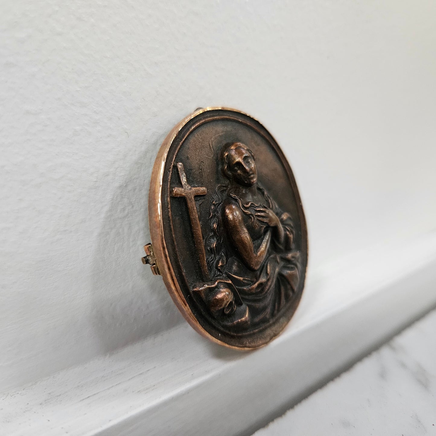 Antique Religious Brooch in 9ct Gold Frame