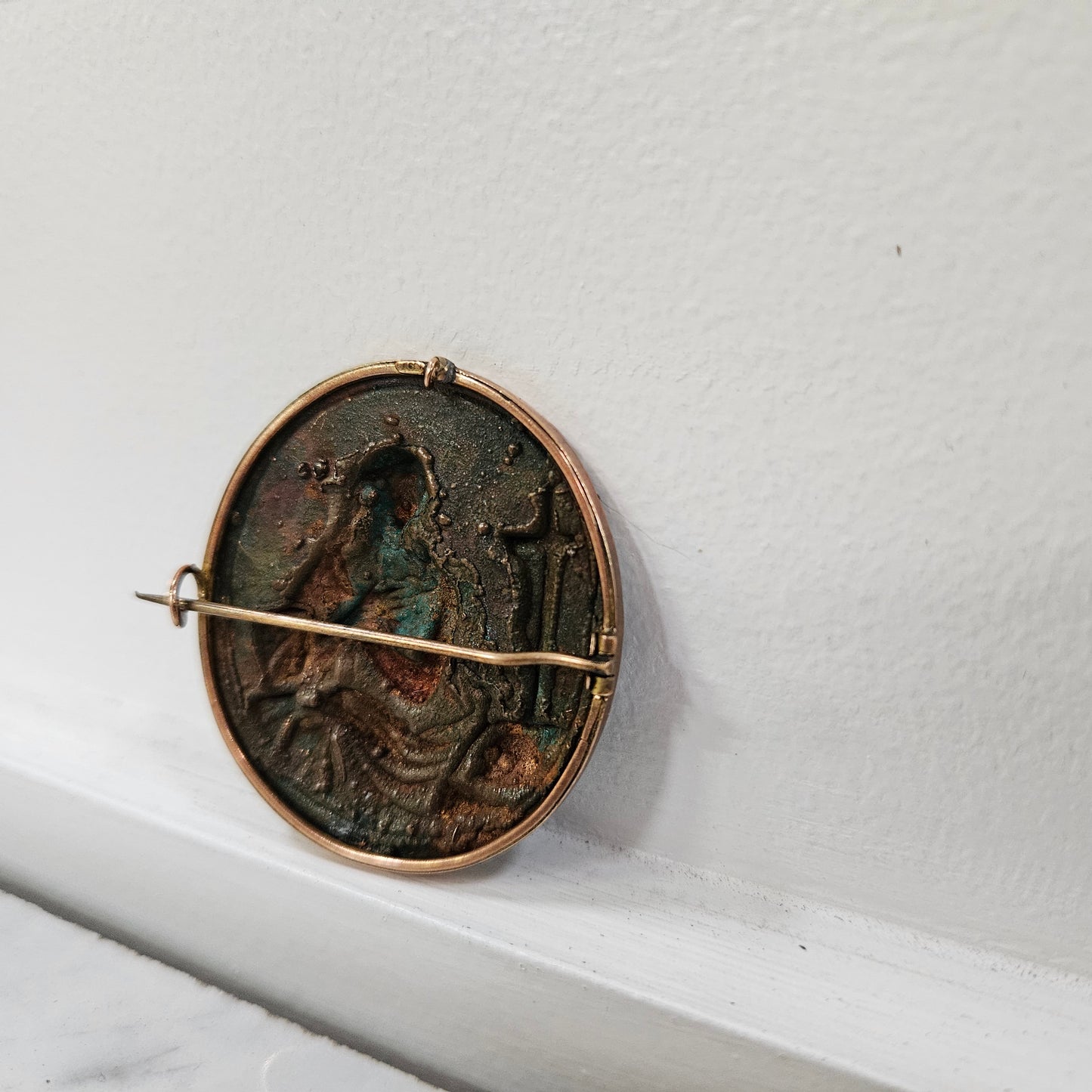 Antique Religious Brooch in 9ct Gold Frame