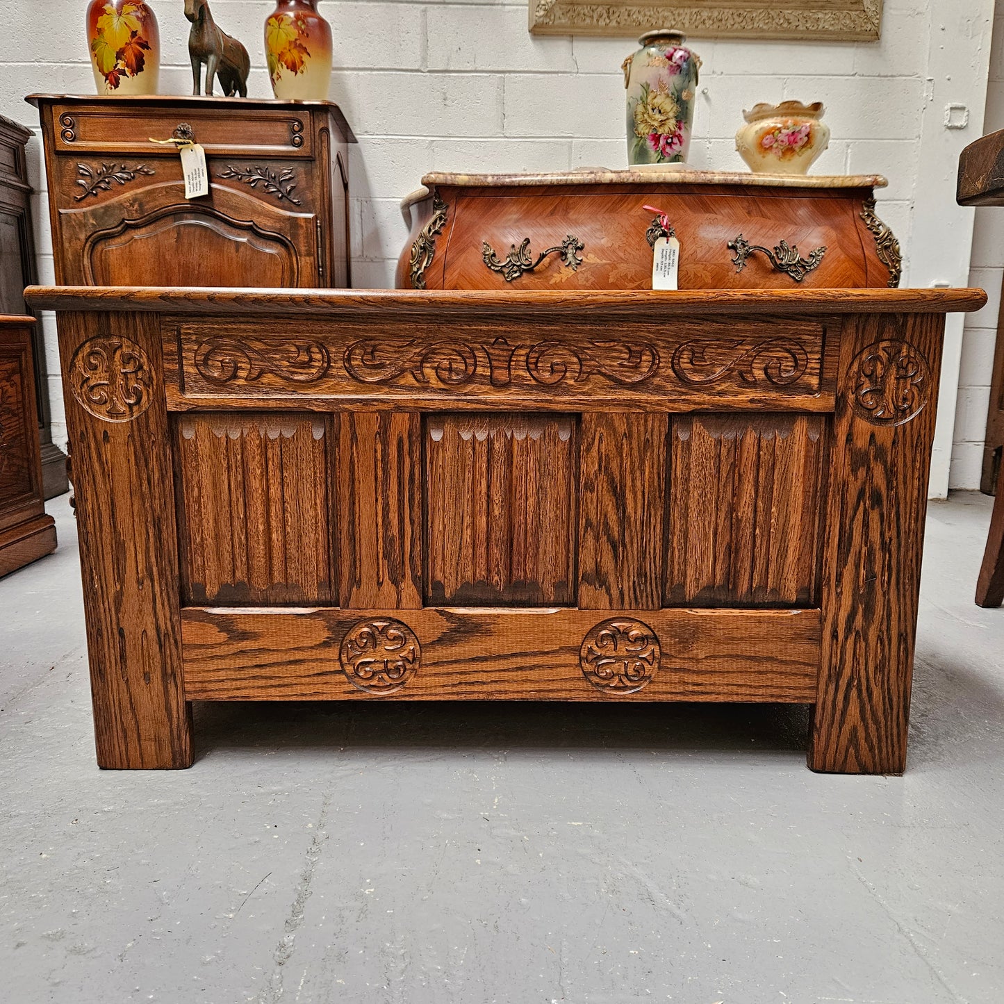 Lovely French Provincial oak blanket box with amazing carvings and detail. It is in good original detailed condition and provides ample storage space. Please see photos as they help form part of the description and condition.