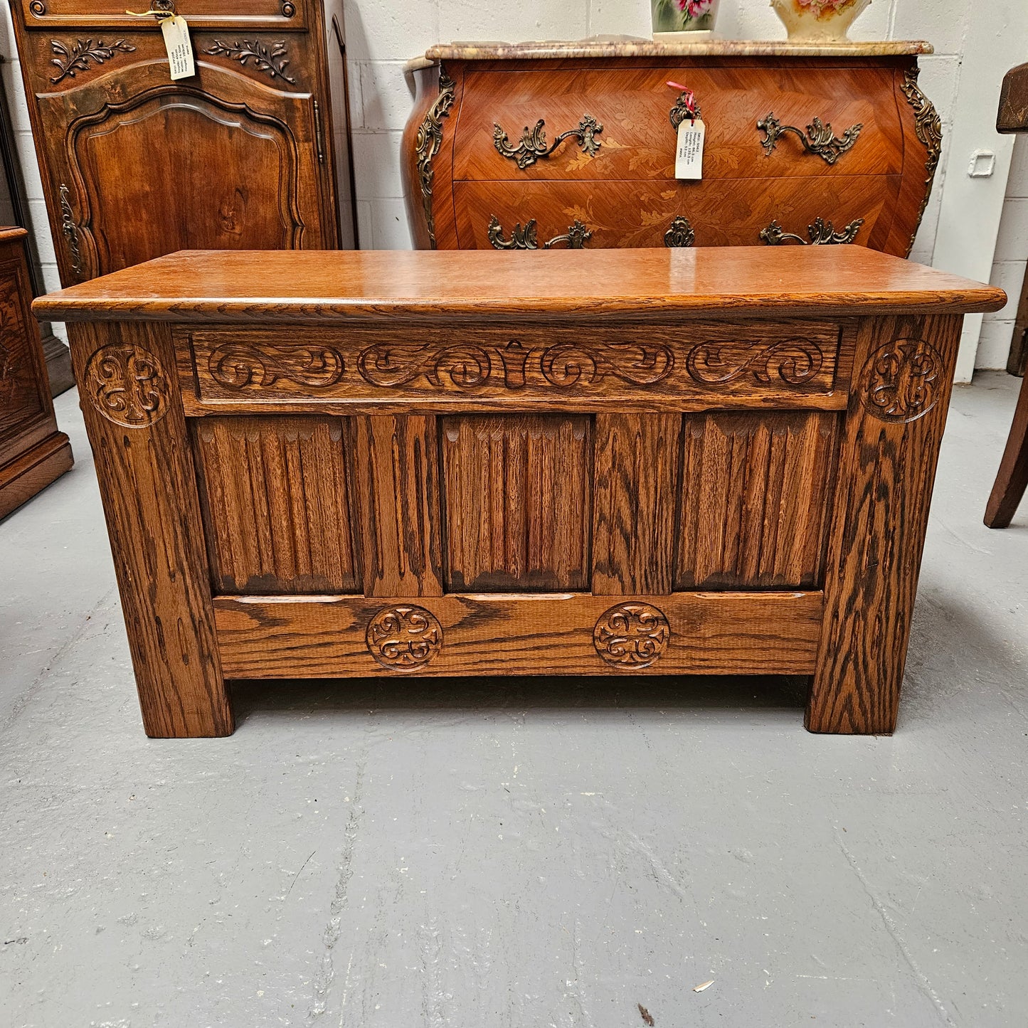 Lovely French Provincial oak blanket box with amazing carvings and detail. It is in good original detailed condition and provides ample storage space. Please see photos as they help form part of the description and condition.