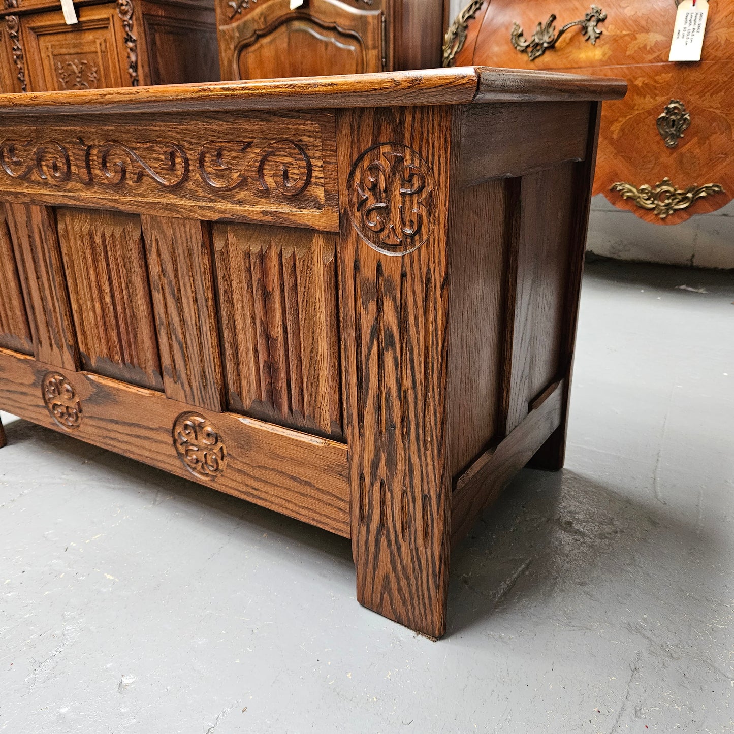 Lovely French Provincial oak blanket box with amazing carvings and detail. It is in good original detailed condition and provides ample storage space. Please see photos as they help form part of the description and condition.