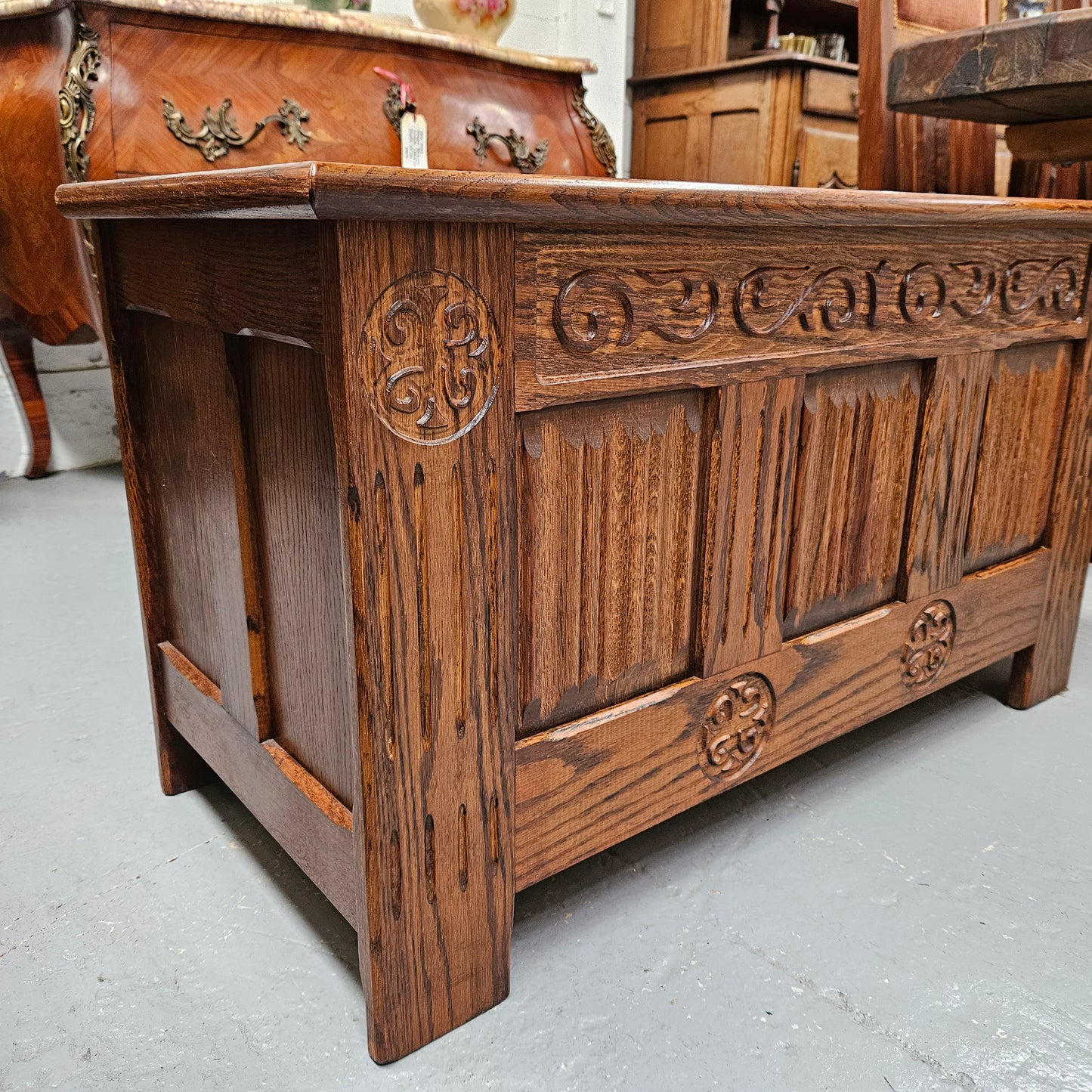 Lovely French Provincial oak blanket box with amazing carvings and detail. It is in good original detailed condition and provides ample storage space. Please see photos as they help form part of the description and condition.