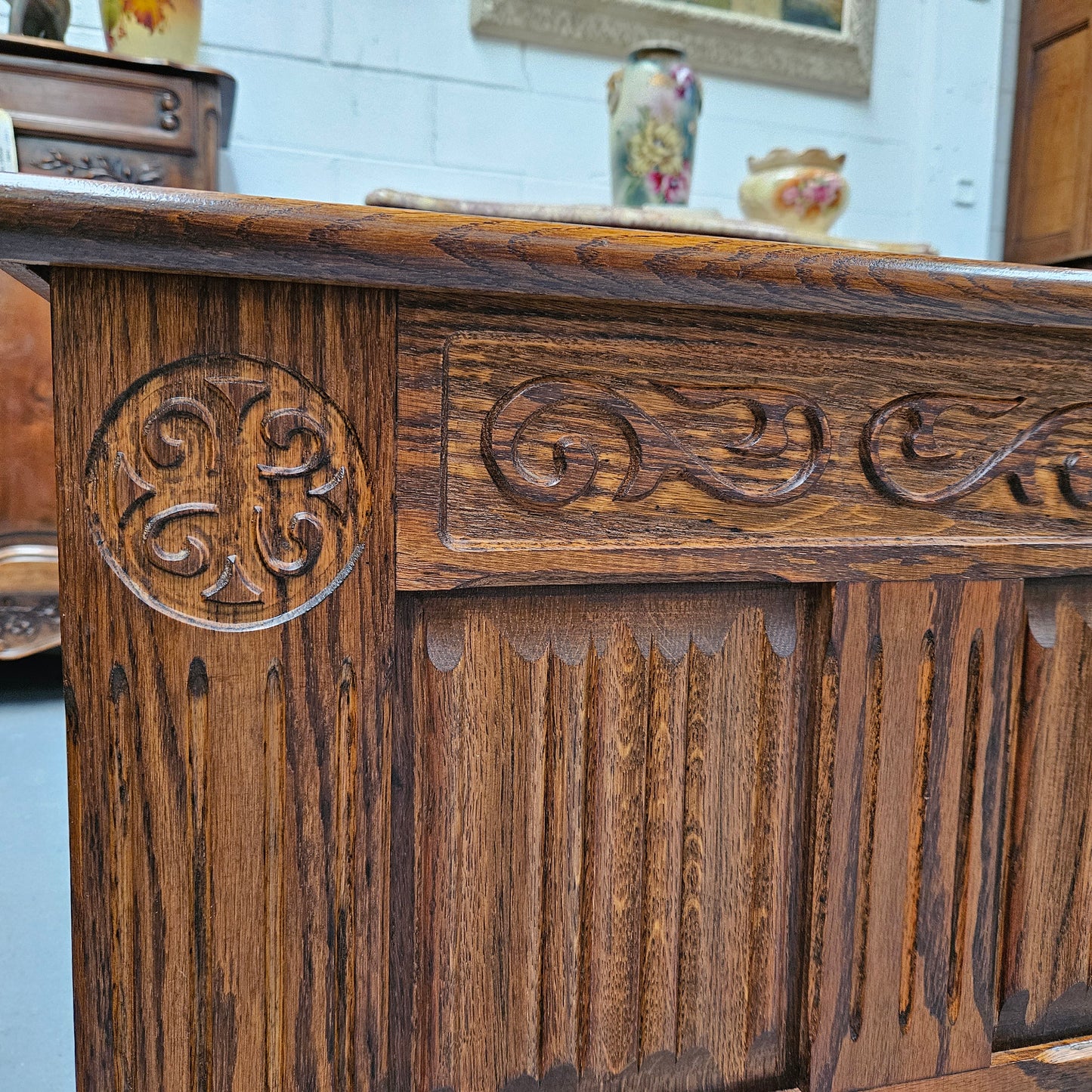 Lovely French Provincial oak blanket box with amazing carvings and detail. It is in good original detailed condition and provides ample storage space. Please see photos as they help form part of the description and condition.