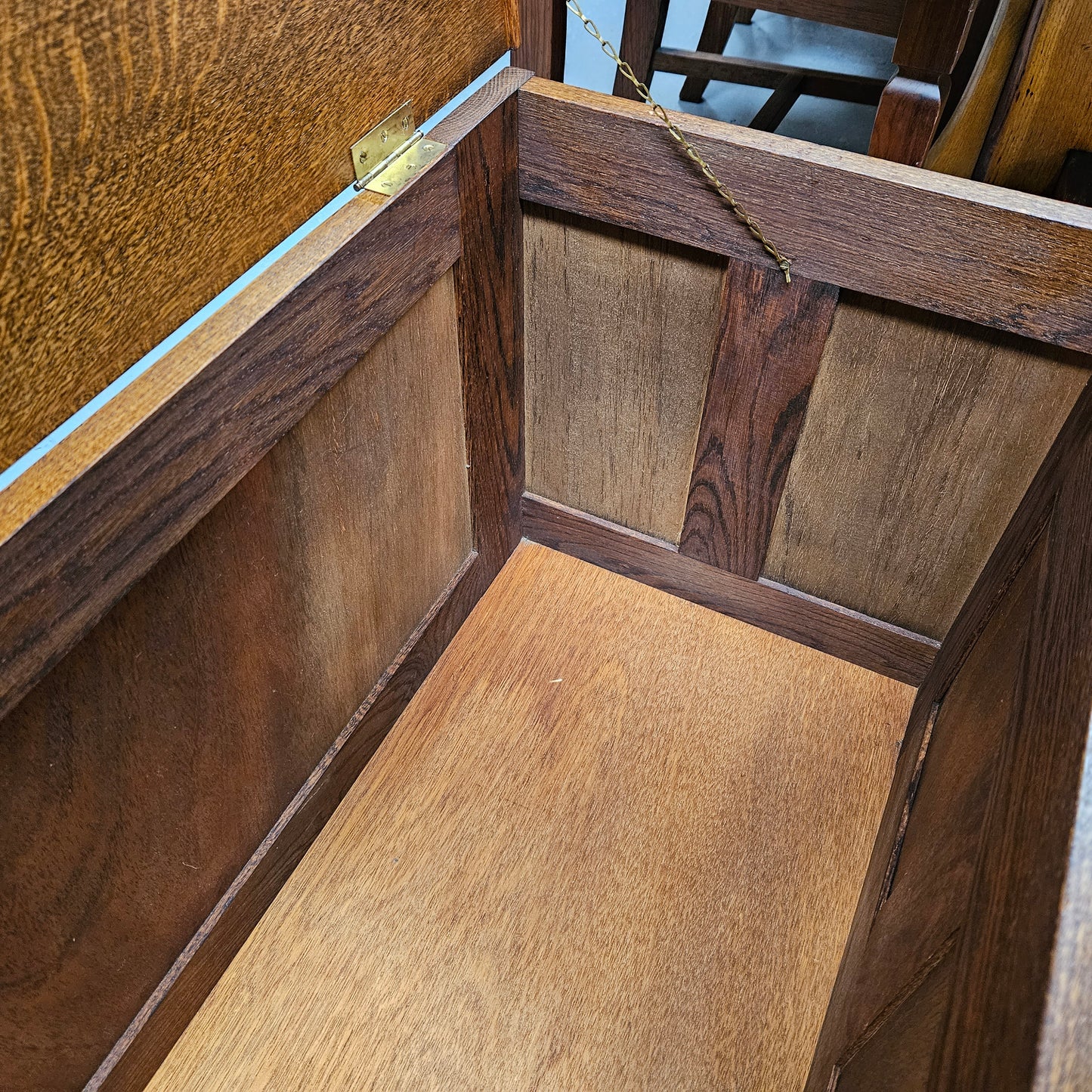 Lovely French Provincial oak blanket box with amazing carvings and detail. It is in good original detailed condition and provides ample storage space. Please see photos as they help form part of the description and condition.