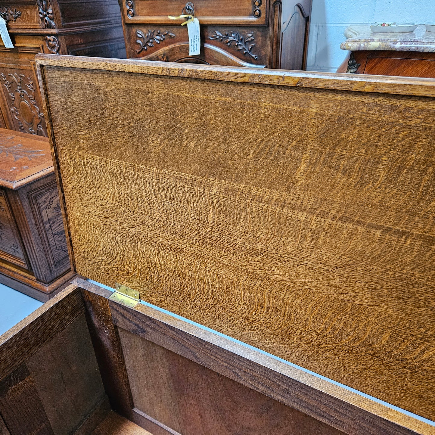 Lovely French Provincial oak blanket box with amazing carvings and detail. It is in good original detailed condition and provides ample storage space. Please see photos as they help form part of the description and condition.