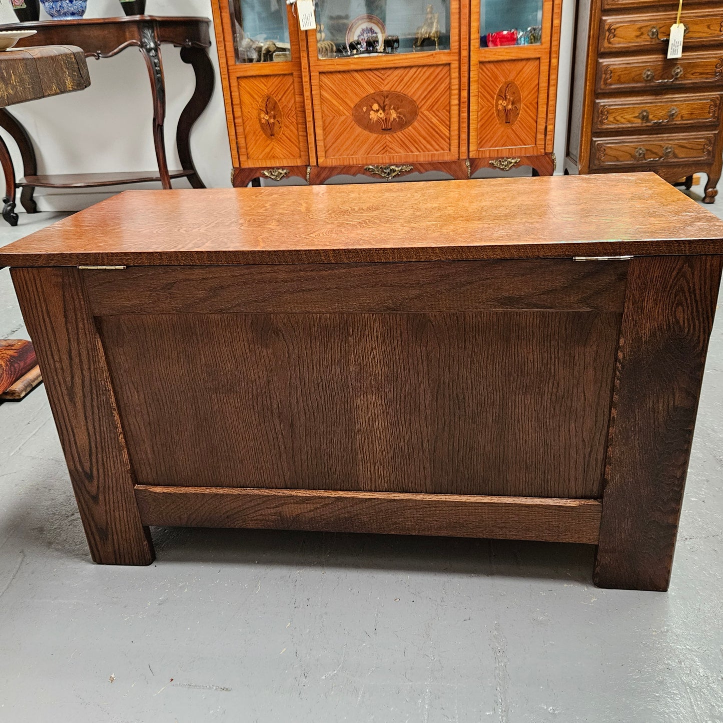 Lovely French Provincial oak blanket box with amazing carvings and detail. It is in good original detailed condition and provides ample storage space. Please see photos as they help form part of the description and condition.