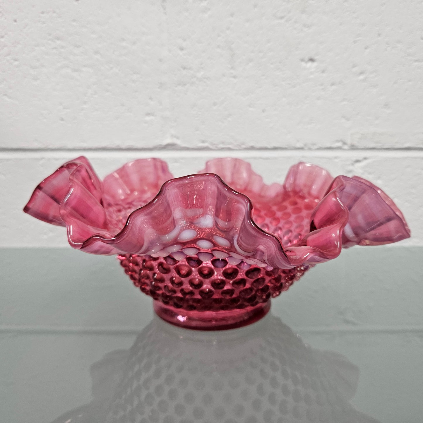 Vintage Large Fenton Cranberry glass bowl with opalescent trim. In good condition. Please see photos as they form part of the description.