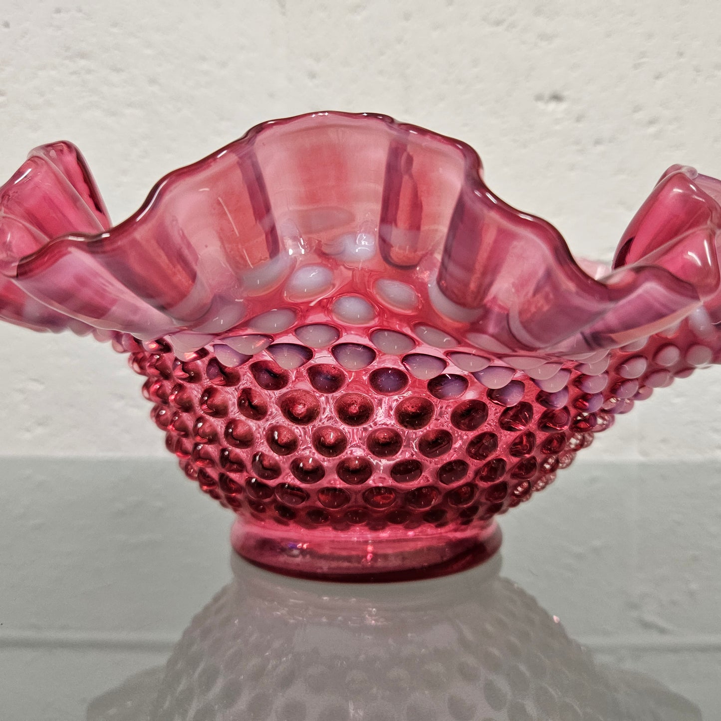 Vintage Large Fenton Cranberry glass bowl with opalescent trim. In good condition. Please see photos as they form part of the description.