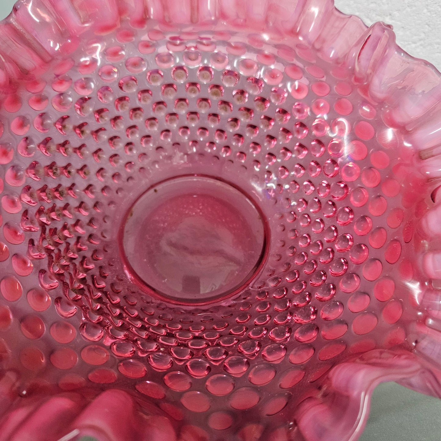 Vintage Large Fenton Cranberry glass bowl with opalescent trim. In good condition. Please see photos as they form part of the description.
