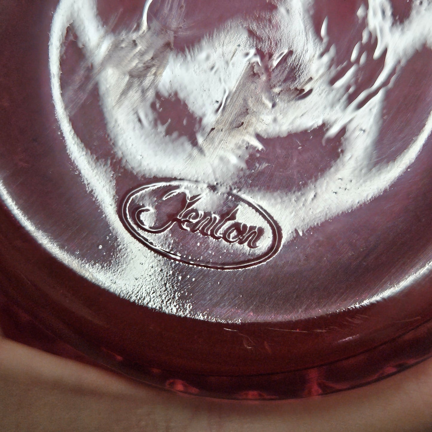 Large vintage Fenton cranberry glass vase with opalescent trim and frilled top. In good condition. Please see photos as they form part of the description.