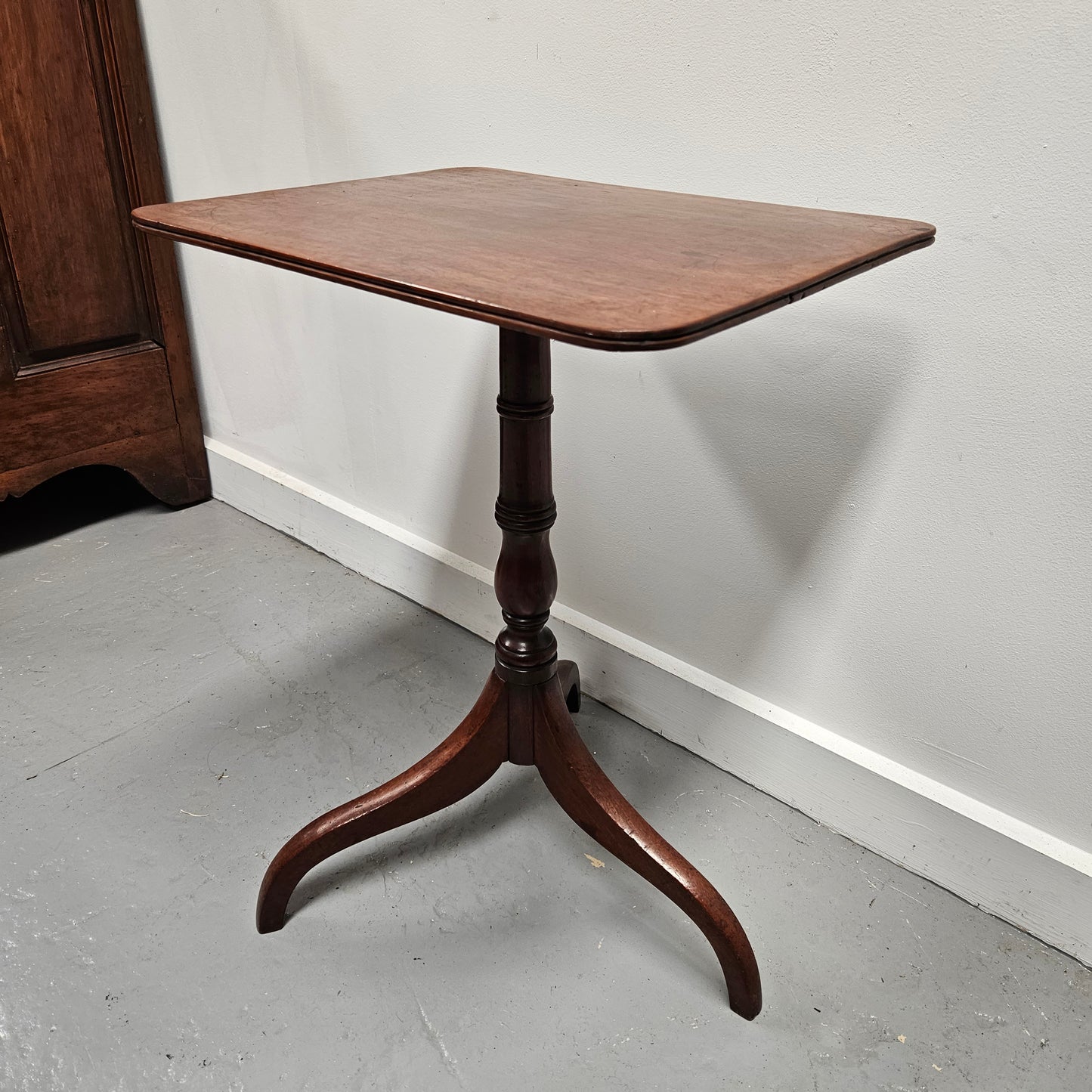 Lovely mahogany Regency wine table with three legs and a square top, it is in good original condition. Please see photos as they form part of the description.