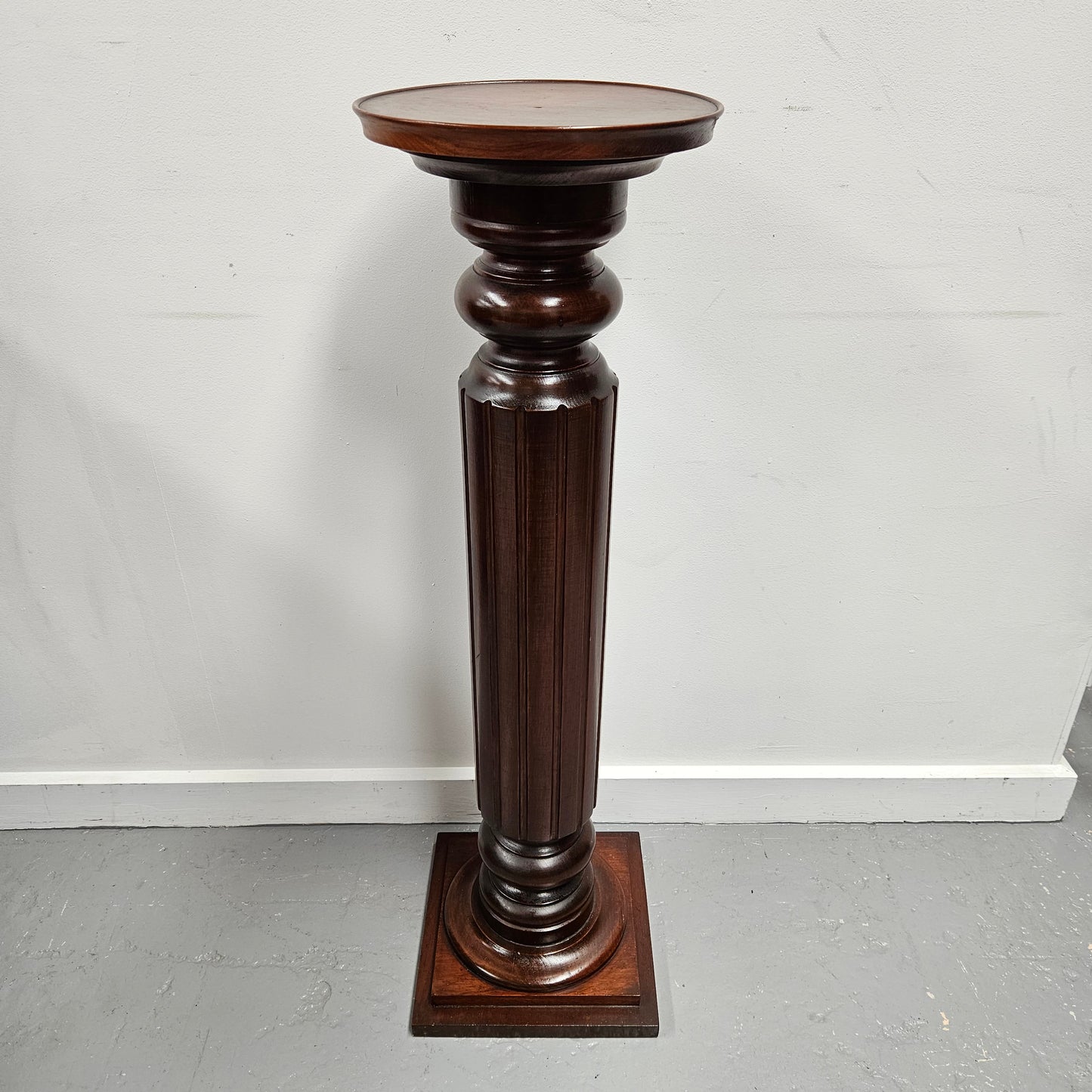 Amazing blackwood gun barrel pedestal with a great design. It is in good original condition. Please see photos as they form part of the description.