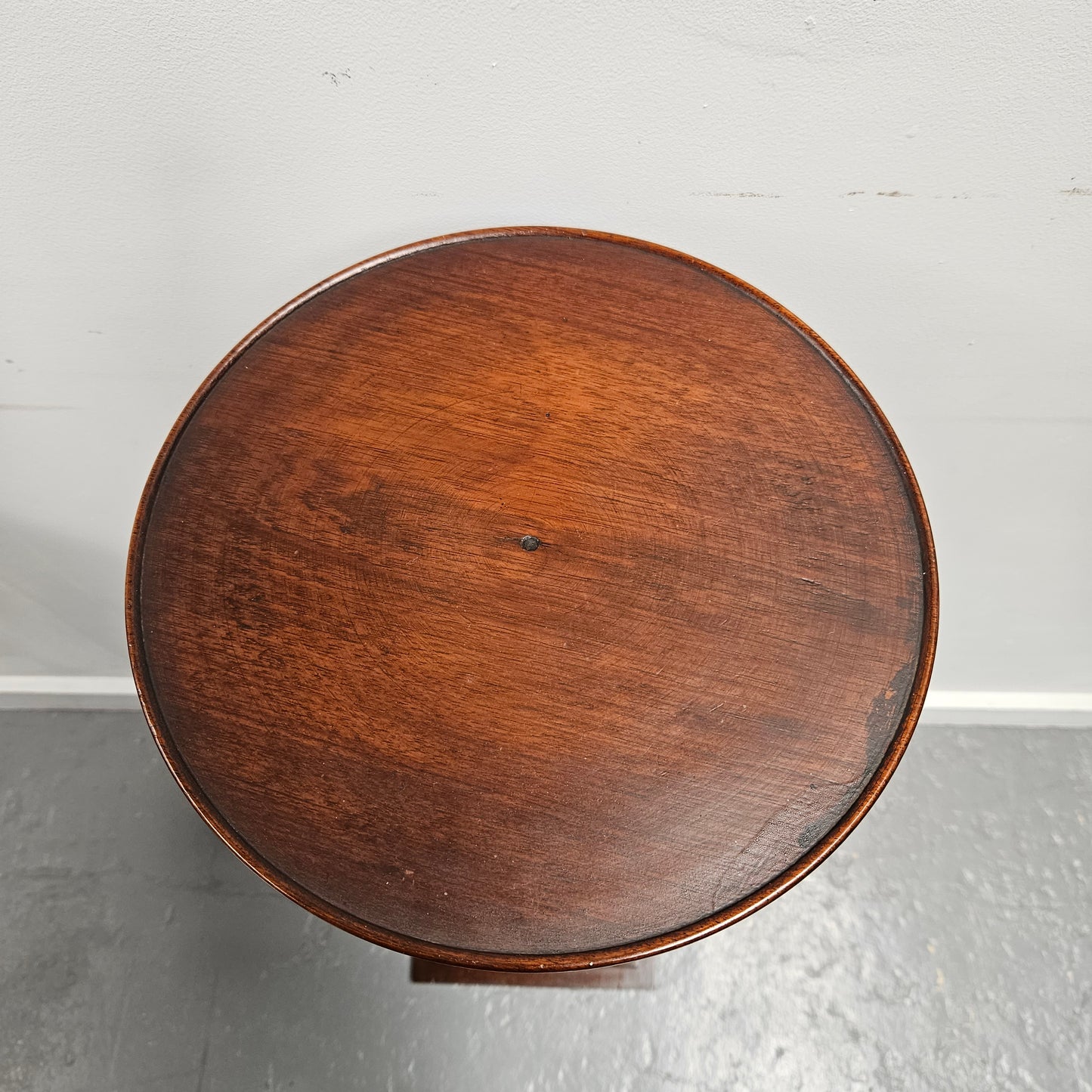 Amazing blackwood gun barrel pedestal with a great design. It is in good original condition. Please see photos as they form part of the description.