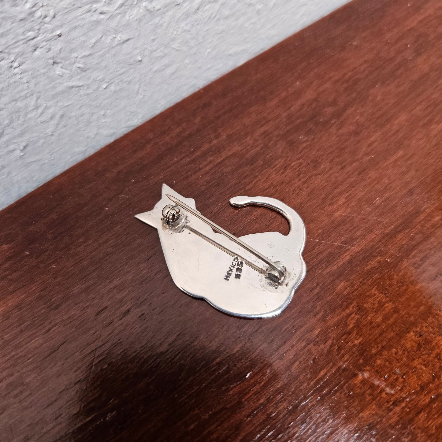 Charming Sterling Silver Silhouette Cat Brooch