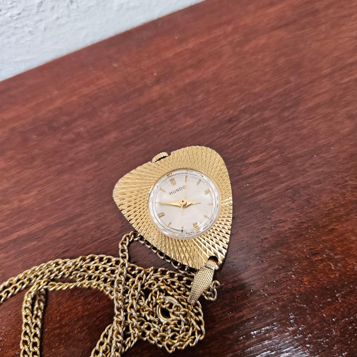 "Mundo" Pendant Watch on Chain