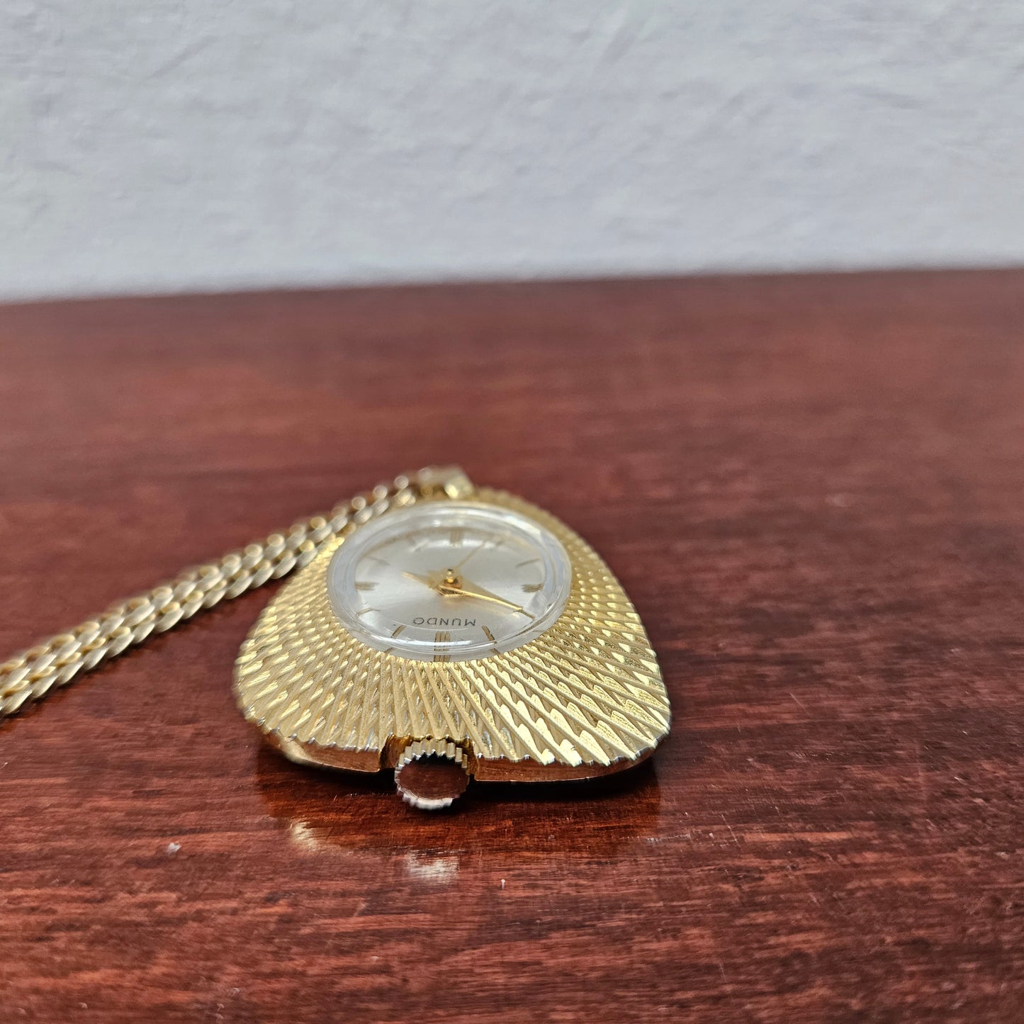"Mundo" Pendant Watch on Chain