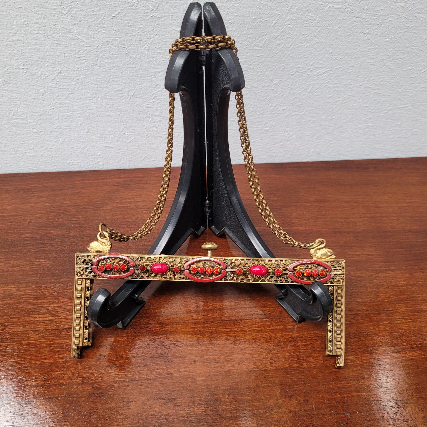 Vintage handbag frame decorated with red enamel, jewels and swans to carry the chain handle. In good original condition. Please see photos as they form part of the description.