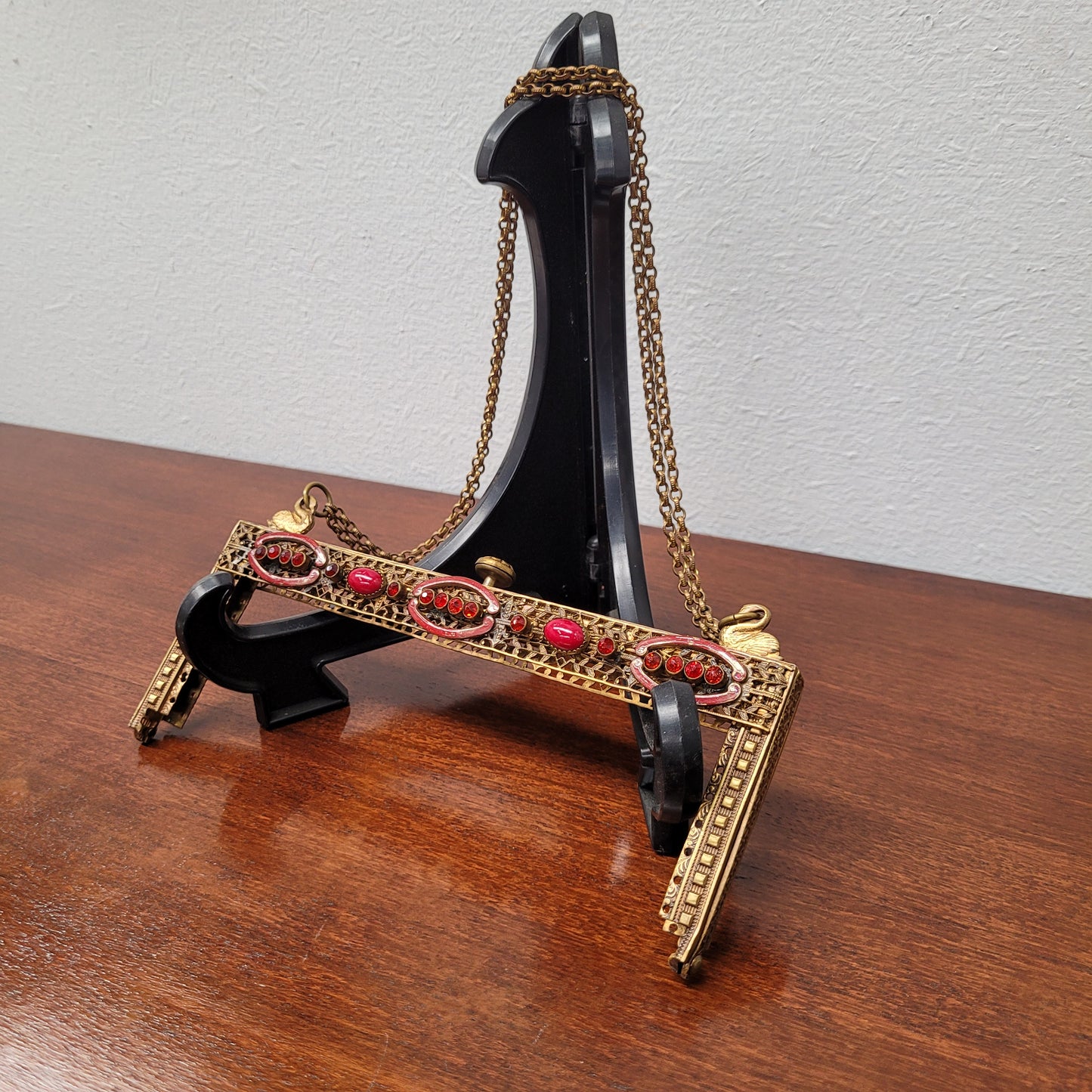 Vintage handbag frame decorated with red enamel, jewels and swans to carry the chain handle. In good original condition. Please see photos as they form part of the description.