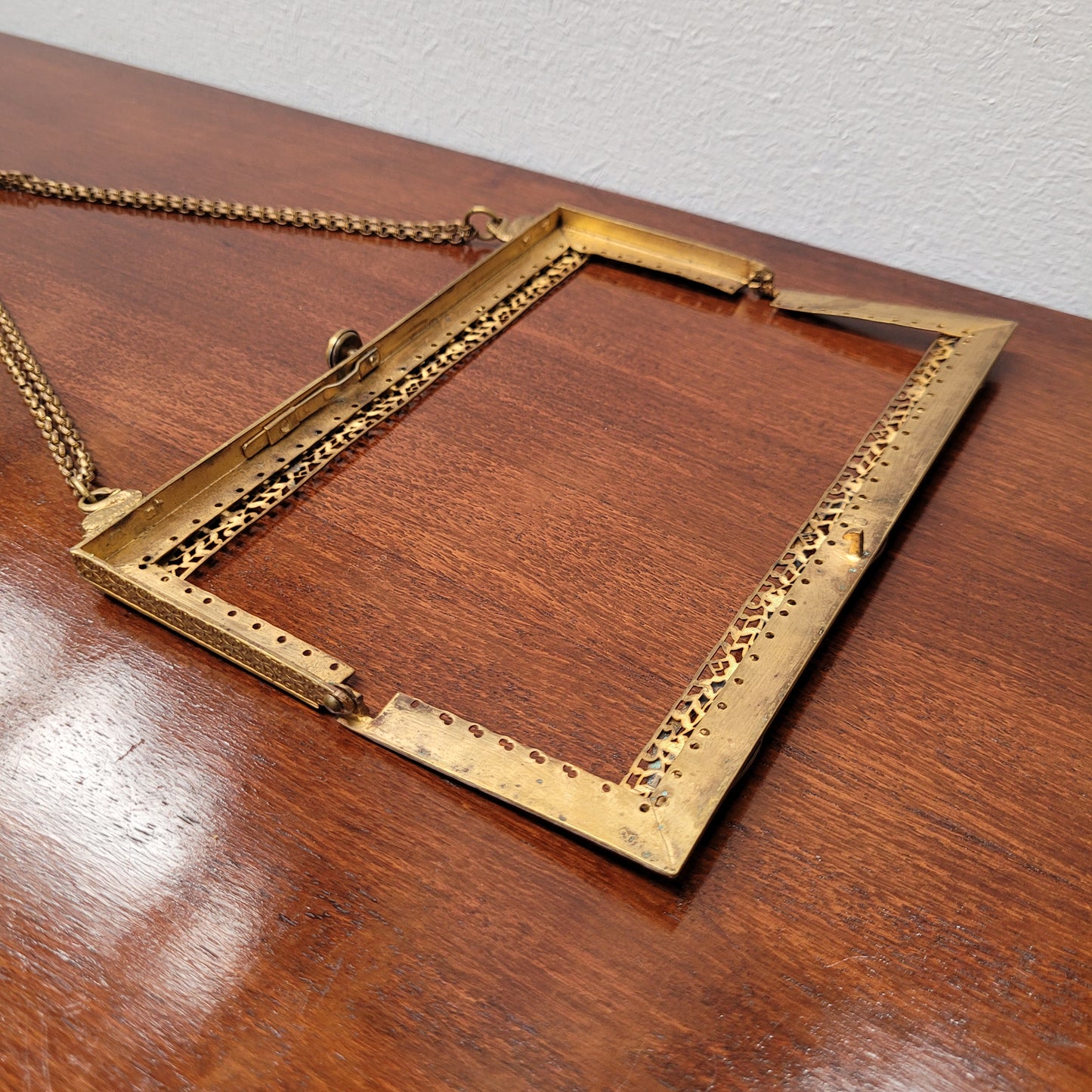 Vintage handbag frame decorated with red enamel, jewels and swans to carry the chain handle. In good original condition. Please see photos as they form part of the description.