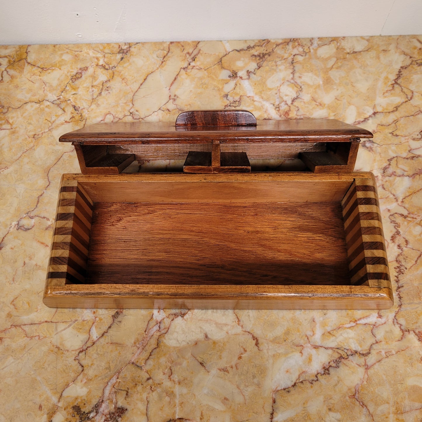 Inlaid Blackwood & Mahogany Card & Counter Holder