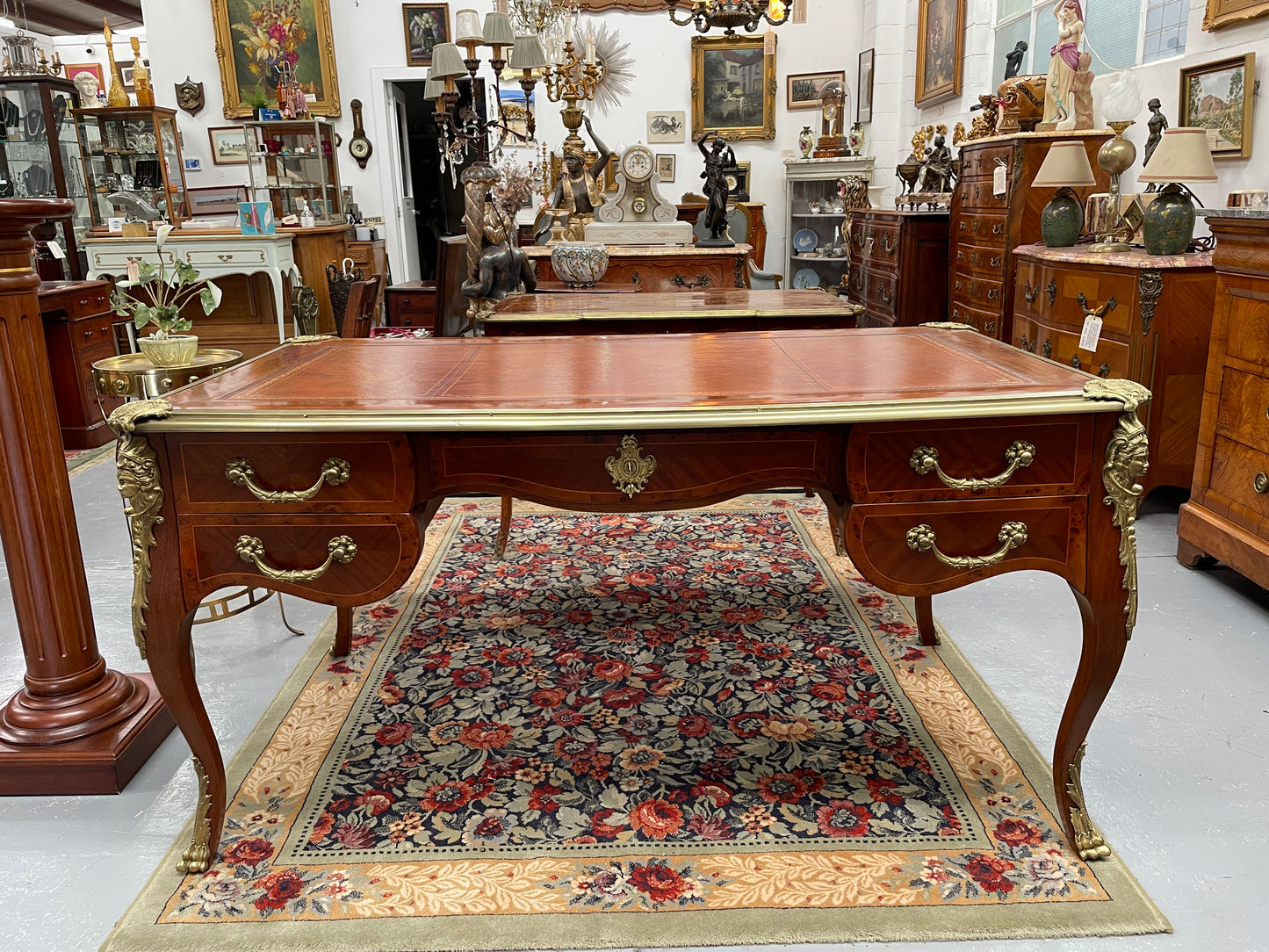 Elegant 19th Century French Parisian Rosewood Bureau Plat Desk