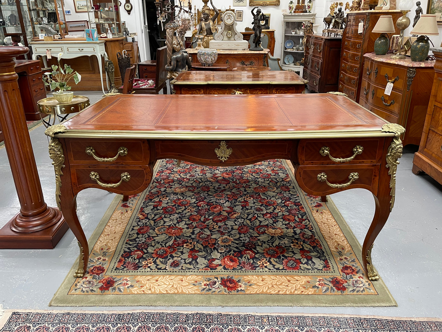 Elegant 19th Century French Parisian Rosewood Bureau Plat Desk