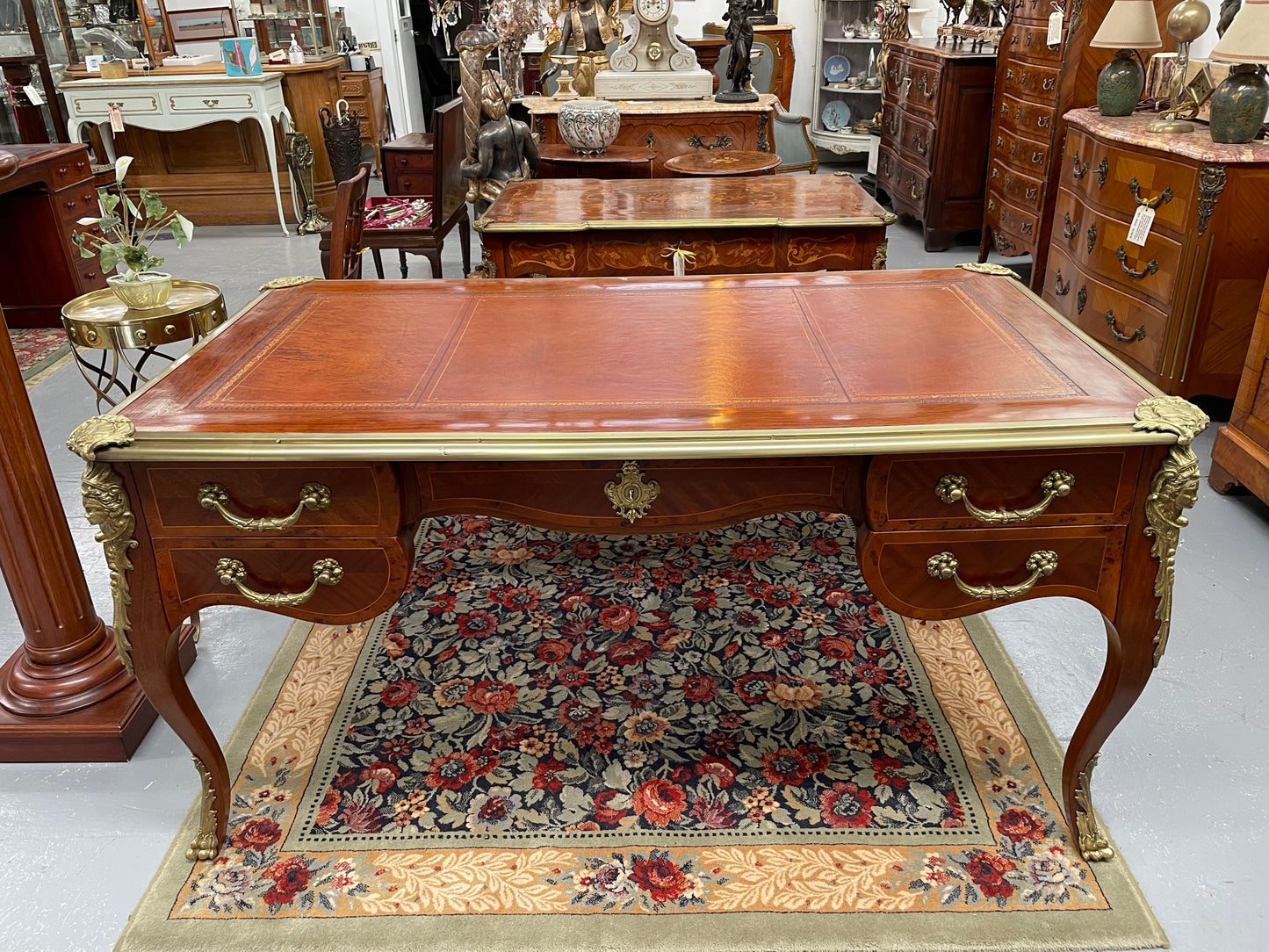 Elegant 19th Century French Parisian Rosewood Bureau Plat Desk