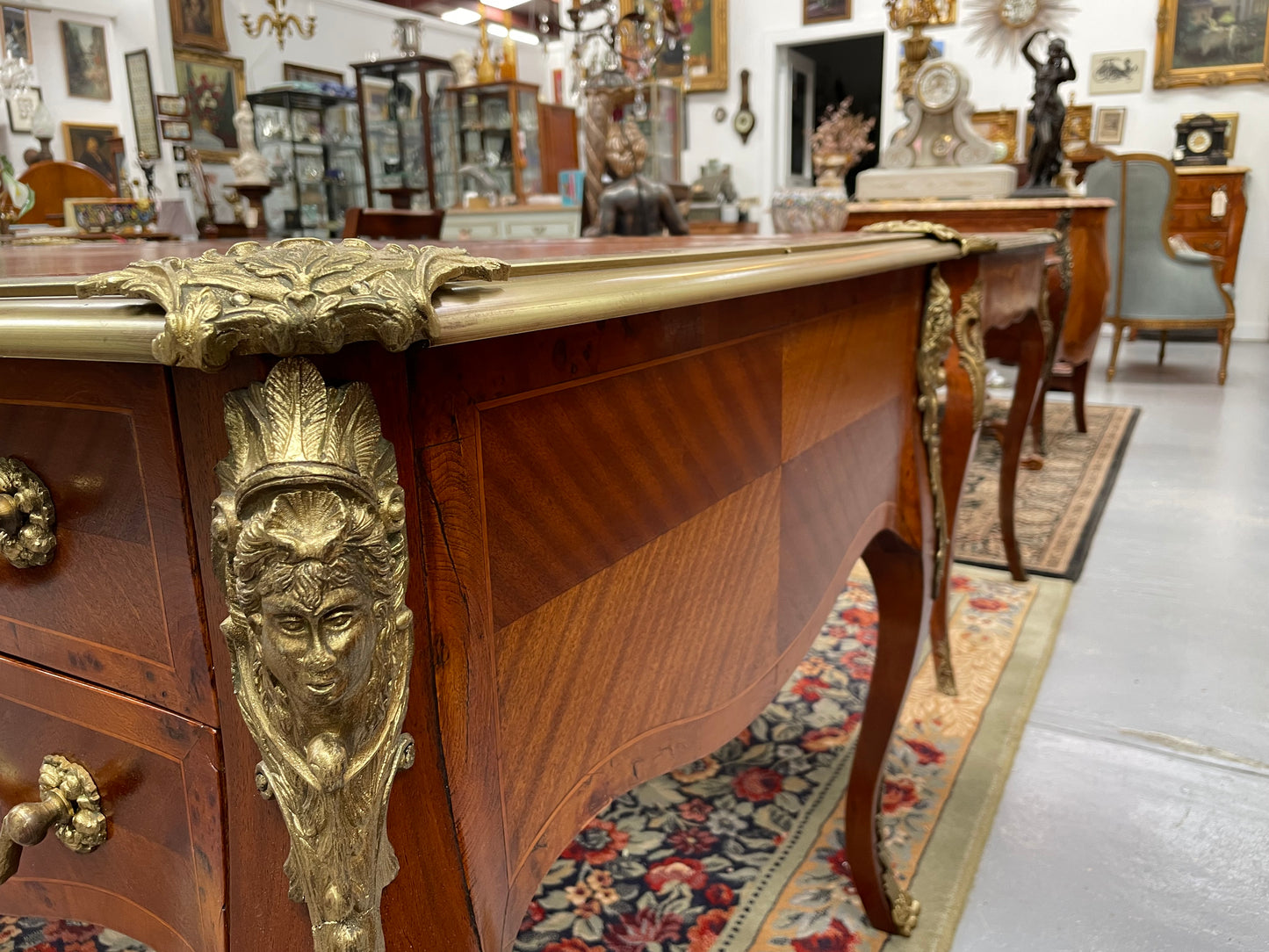 Elegant 19th Century French Parisian Rosewood Bureau Plat Desk
