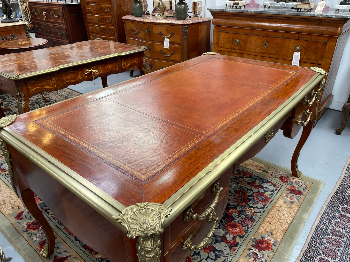 Elegant 19th Century French Parisian Rosewood Bureau Plat Desk