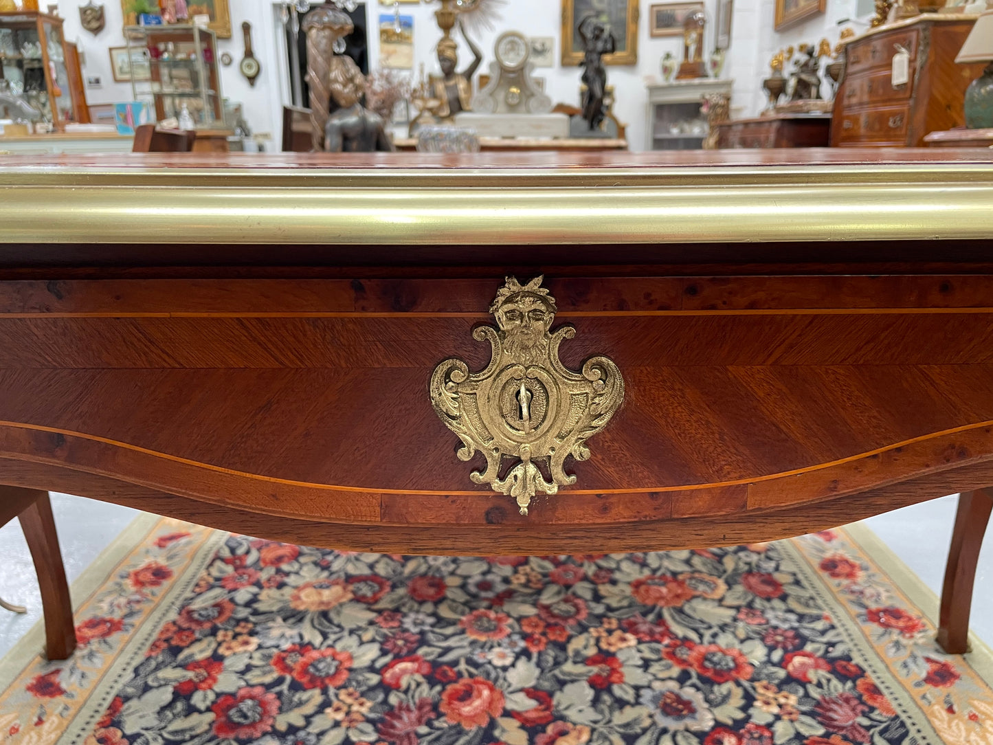 Elegant 19th Century French Parisian Rosewood Bureau Plat Desk