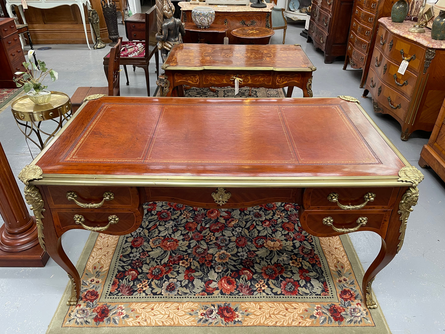 Elegant 19th Century French Parisian Rosewood Bureau Plat Desk