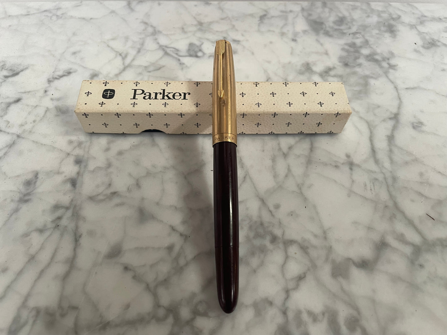 Parker 51 14ct Rolled Gold fountain pen in original box. In good condition.