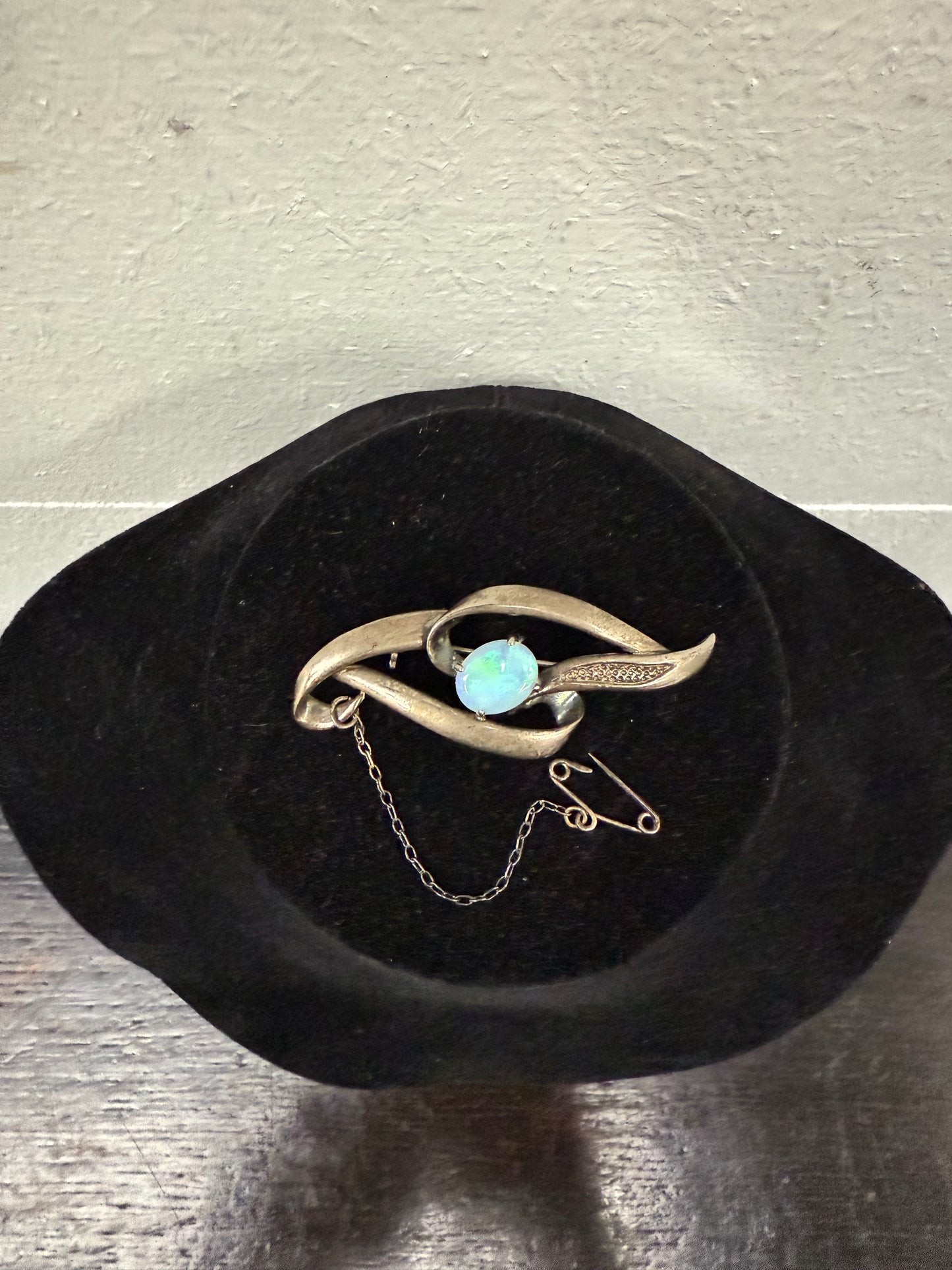Stunning Vintage White Opal With Fire & Silver Brooch