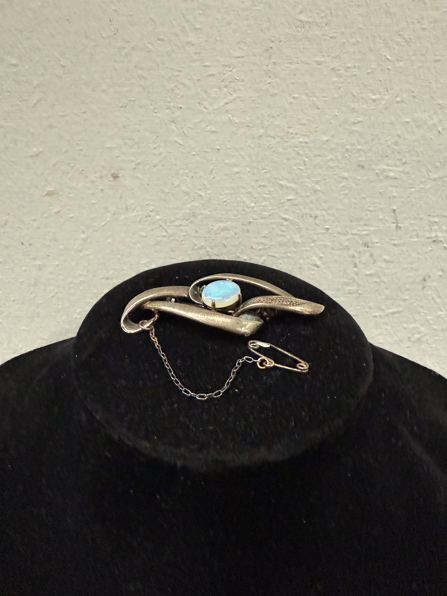 Stunning Vintage White Opal With Fire & Silver Brooch