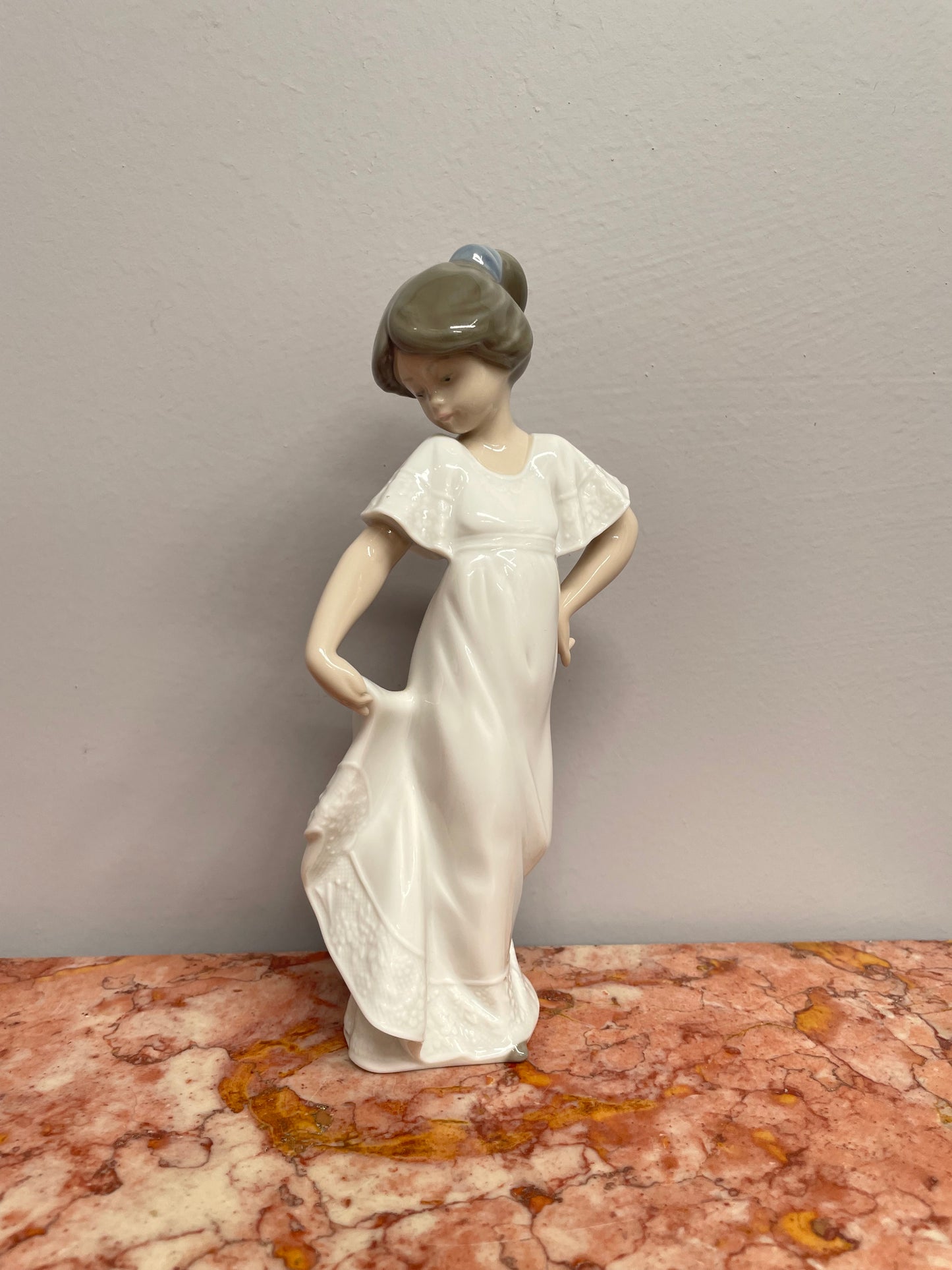 Charming Nao Figurine "How Pretty"