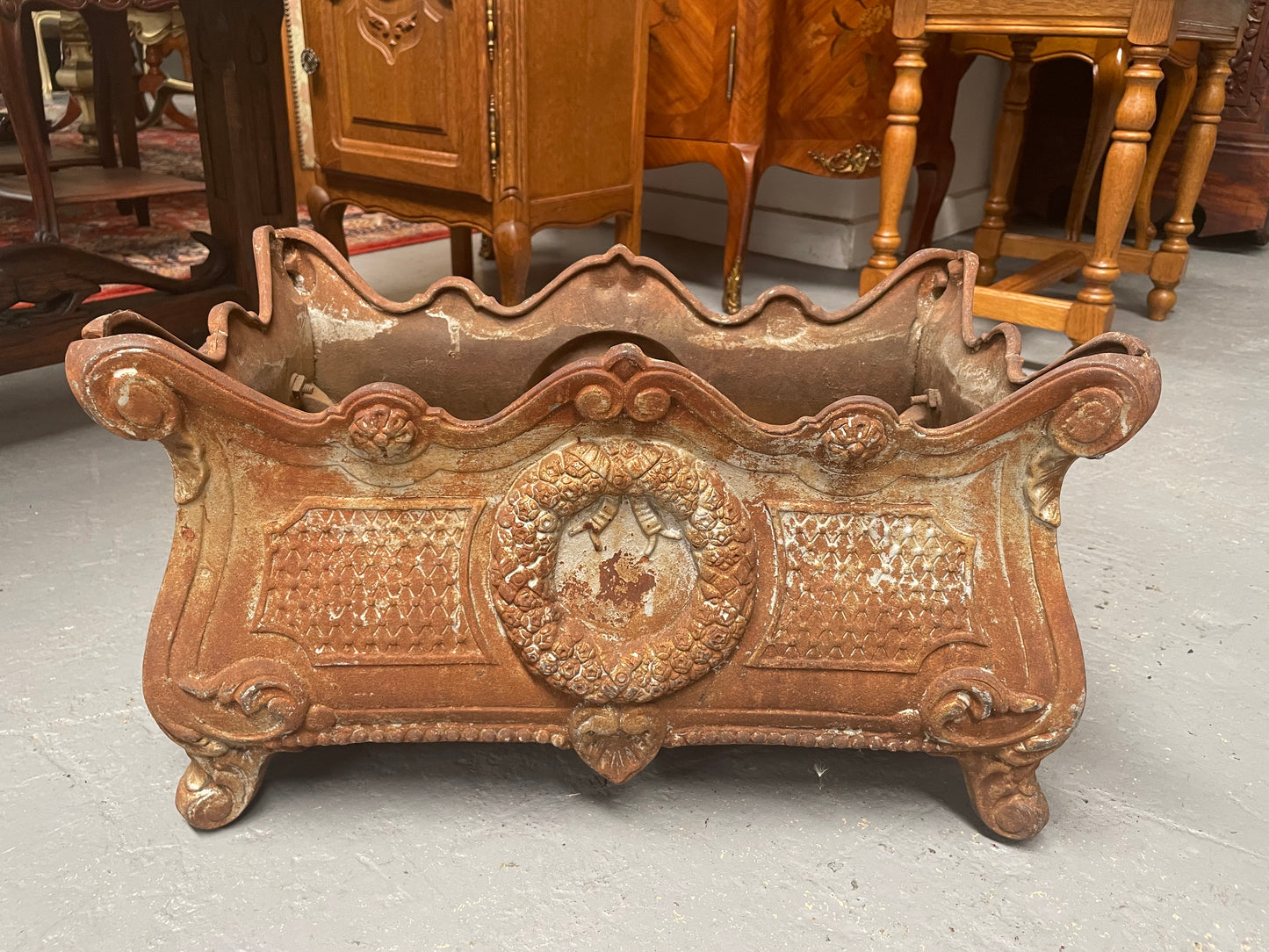 Antique French 19th century cast iron rectangular planter box with lovely details. Sourced directly from France and in good original condition.