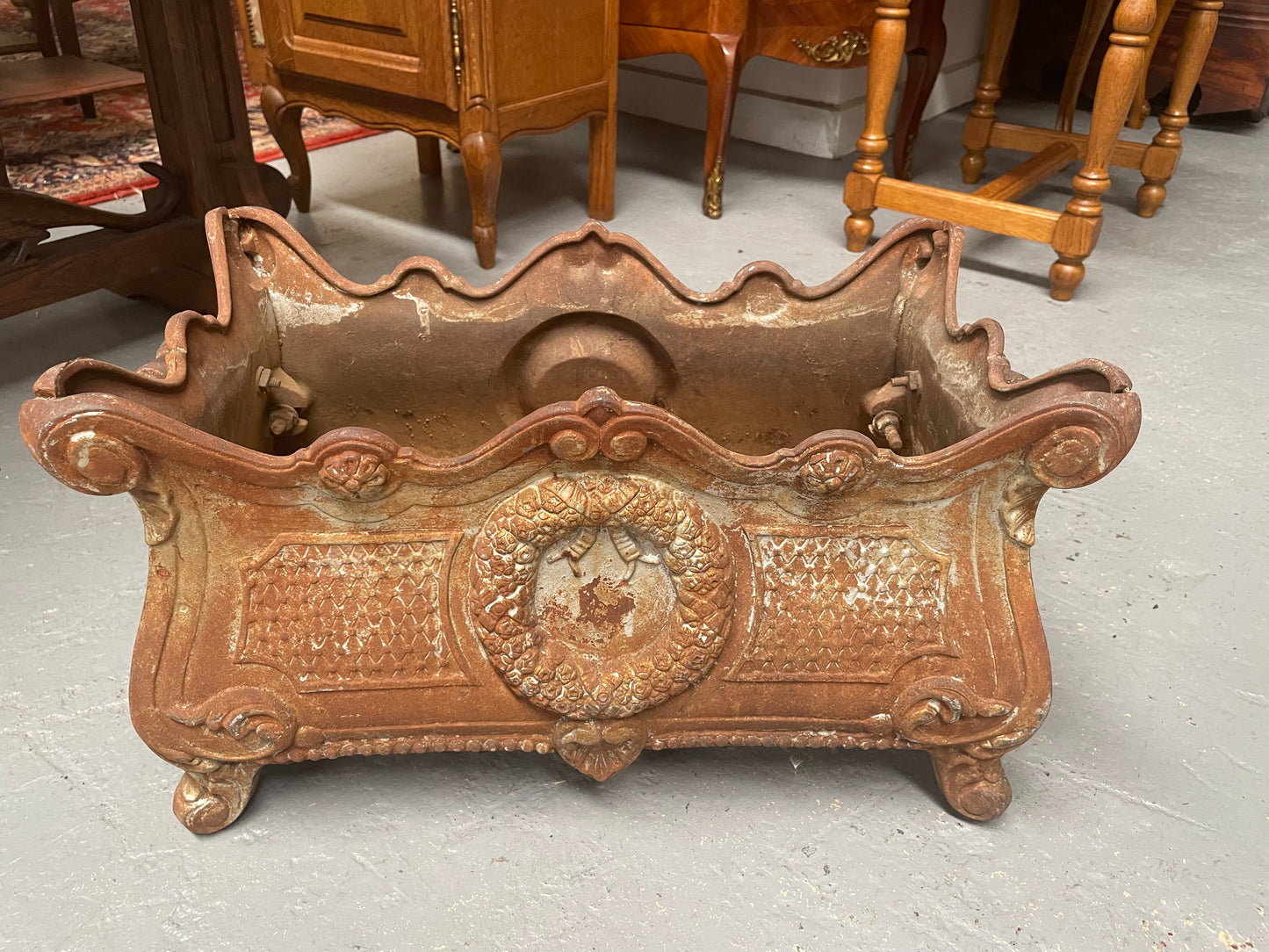 Antique French 19th century cast iron rectangular planter box with lovely details. Please see all photos as they form part of they form part of the description.