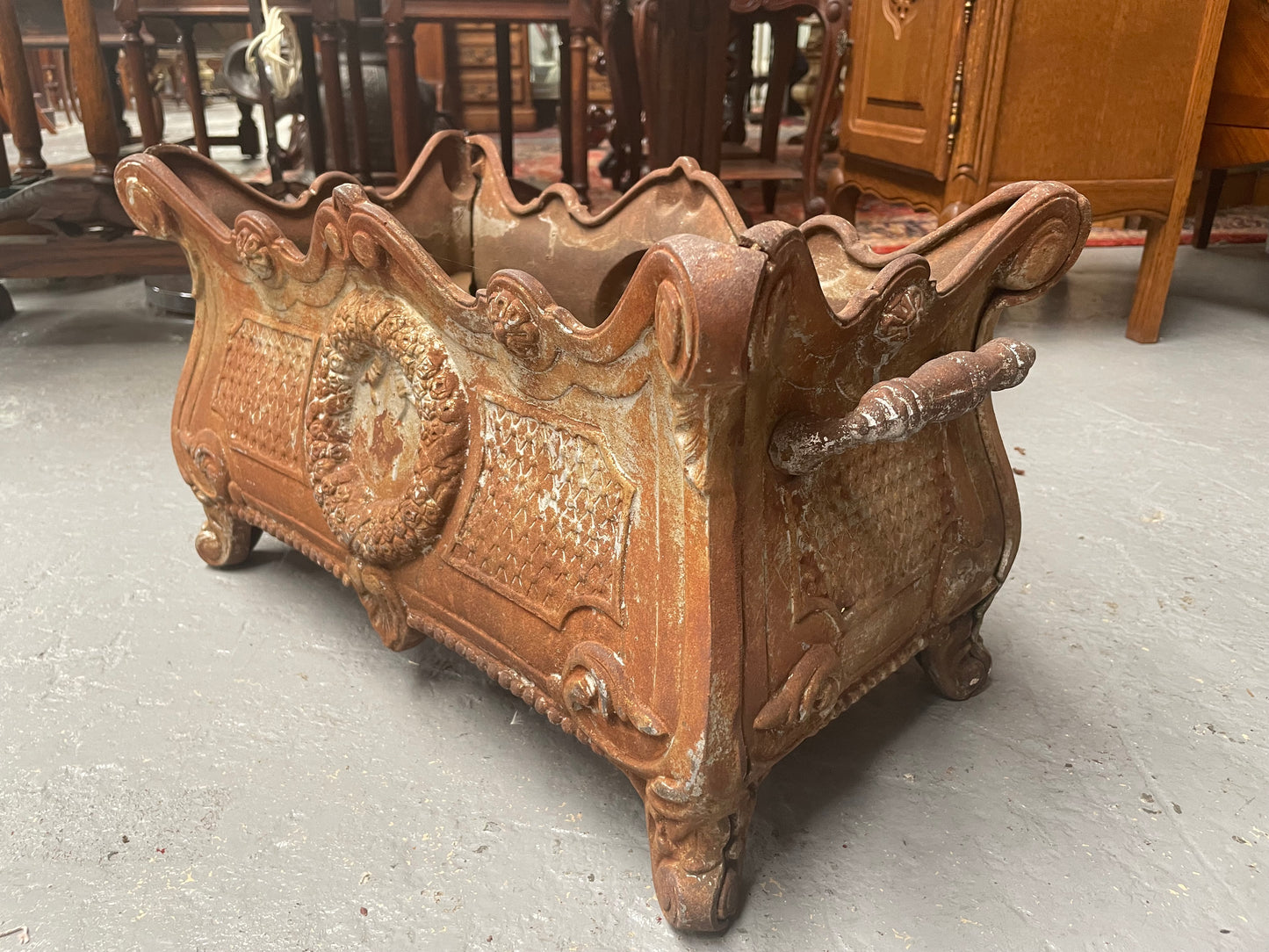 Antique French 19th century cast iron rectangular planter box with lovely details. Please see all photos as they form part of they form part of the description.