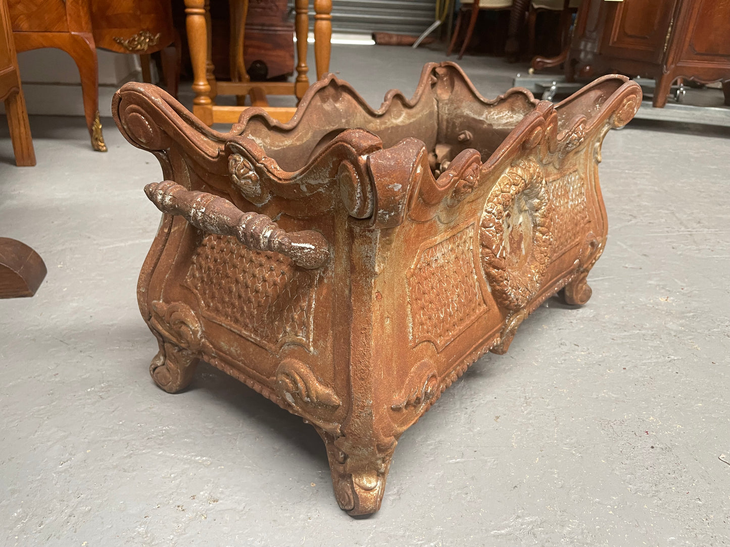 Antique French 19th century cast iron rectangular planter box with lovely details. Please see all photos as they form part of they form part of the description.