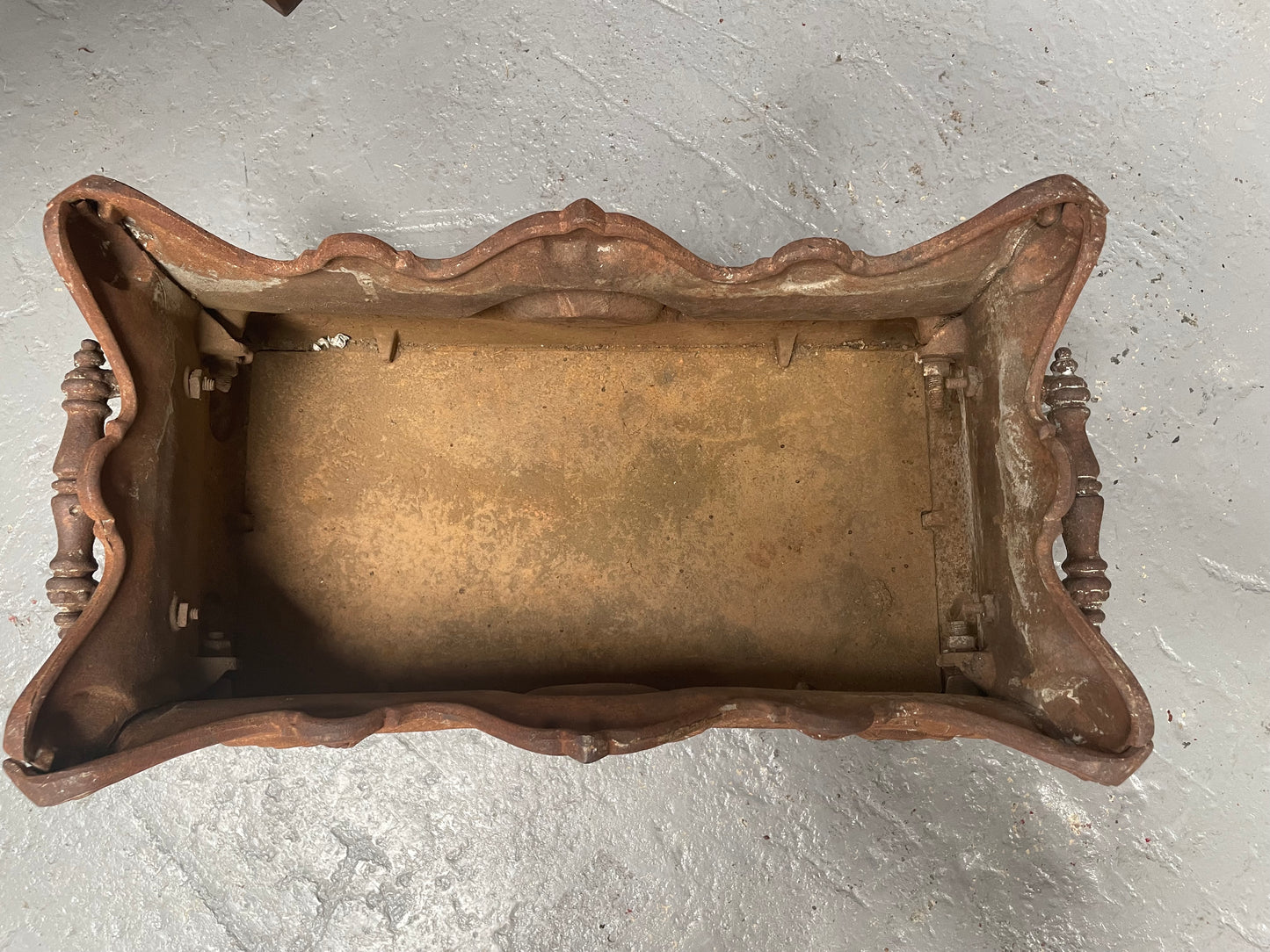Antique French 19th century cast iron rectangular planter box with lovely details. Please see all photos as they form part of they form part of the description.