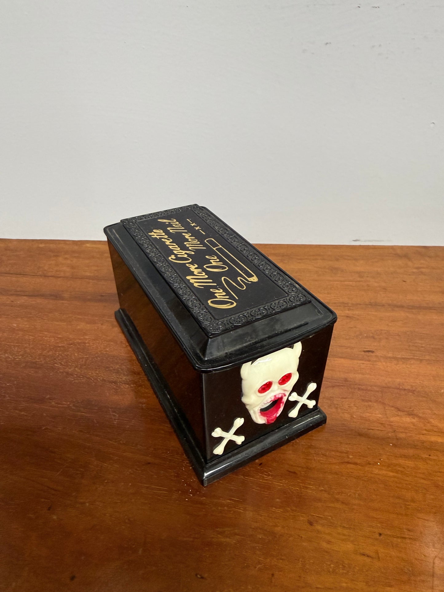 Vintage Novelty Cigarette Dispenser