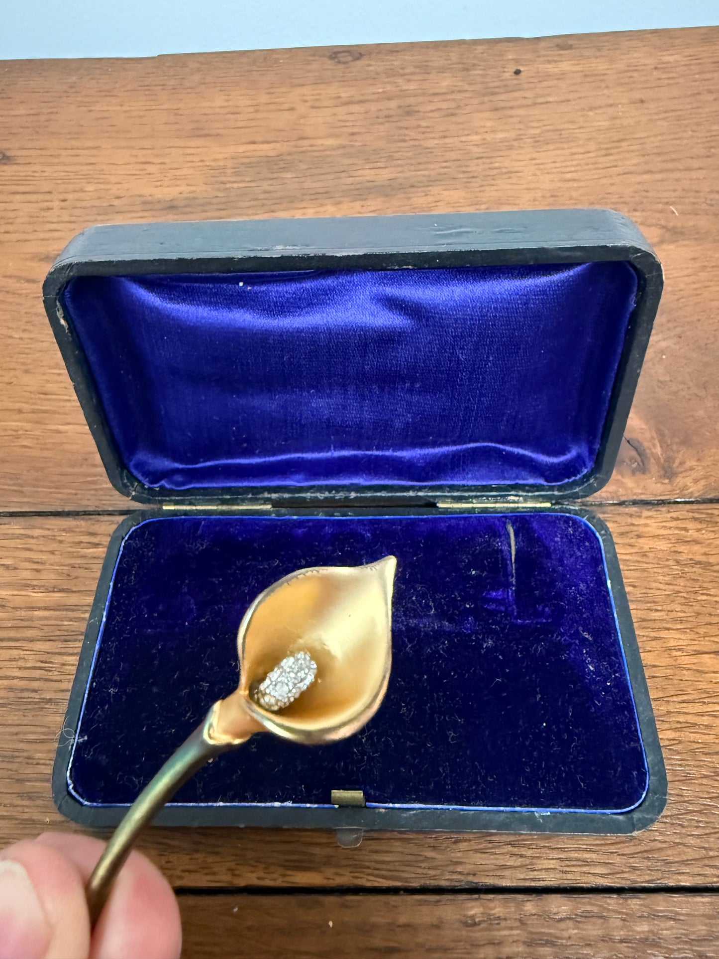 Calla Lily Gold Tone & Rhinestone Vintage brooch